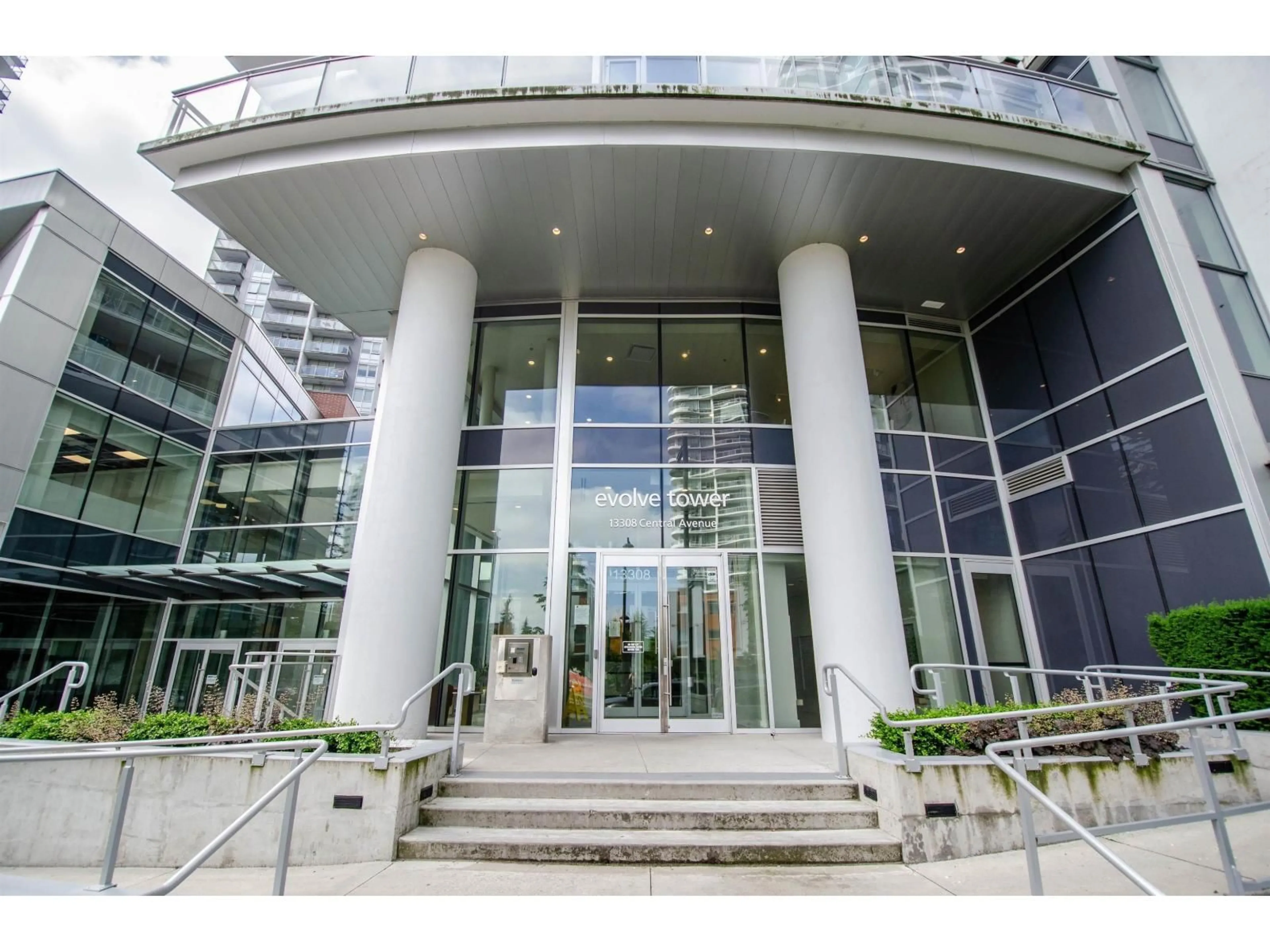 Indoor foyer for 2506 - 13308 CENTRAL AVENUE, Surrey British Columbia V3T0M4