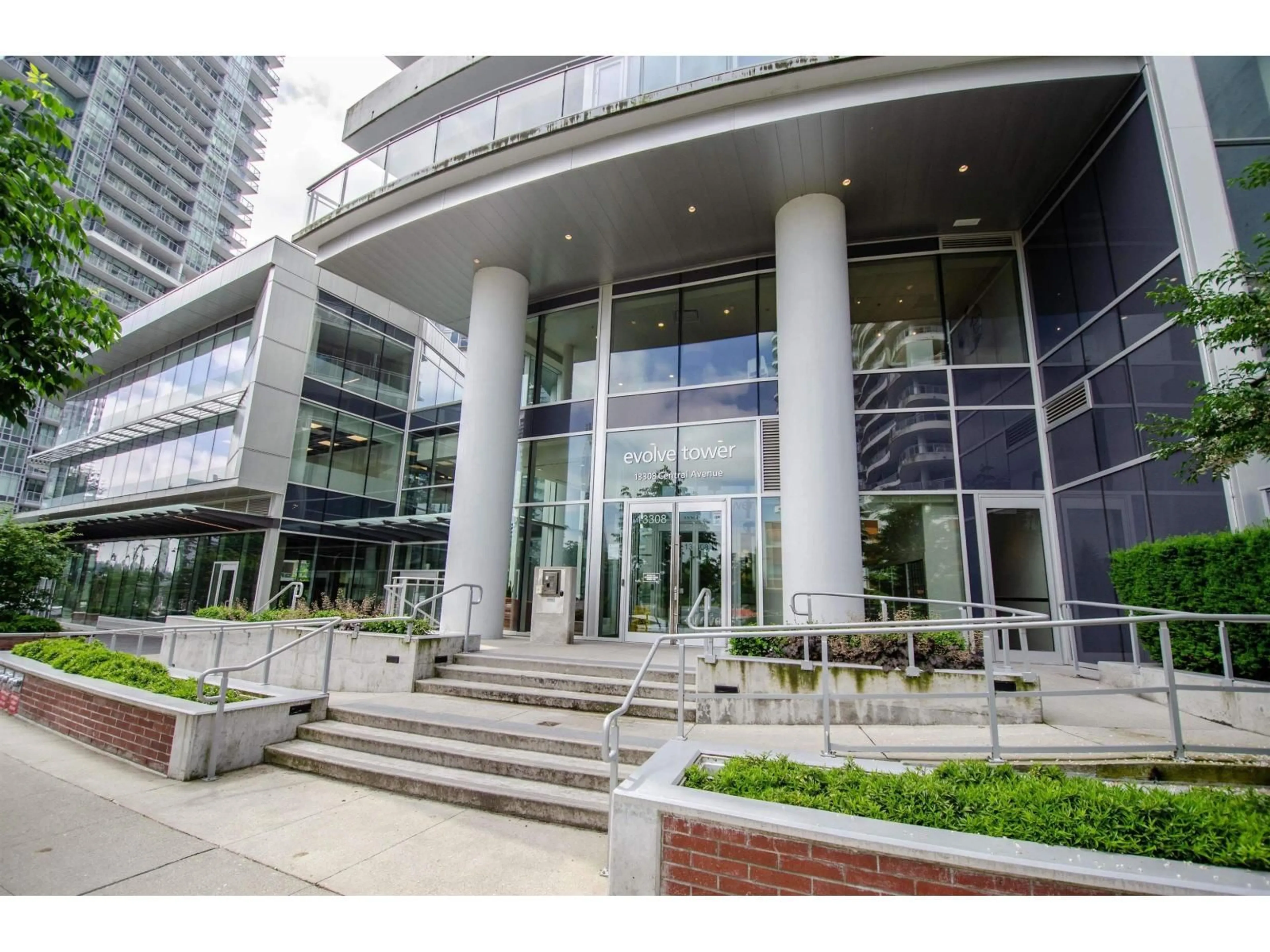 Indoor foyer for 2506 - 13308 CENTRAL AVENUE, Surrey British Columbia V3T0M4