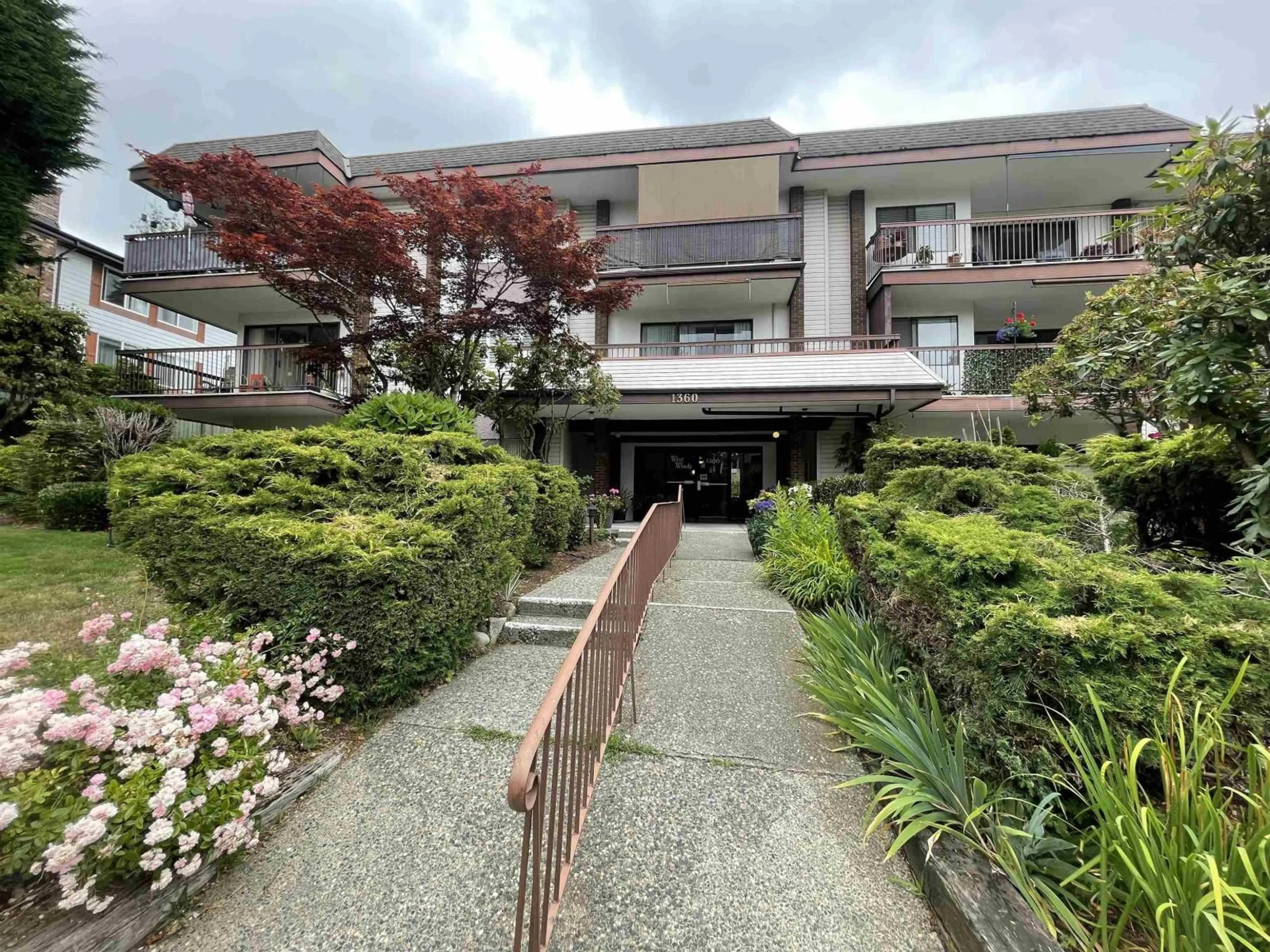 Unknown for 106 - 1360 MARTIN STREET, White Rock British Columbia V4B3W5