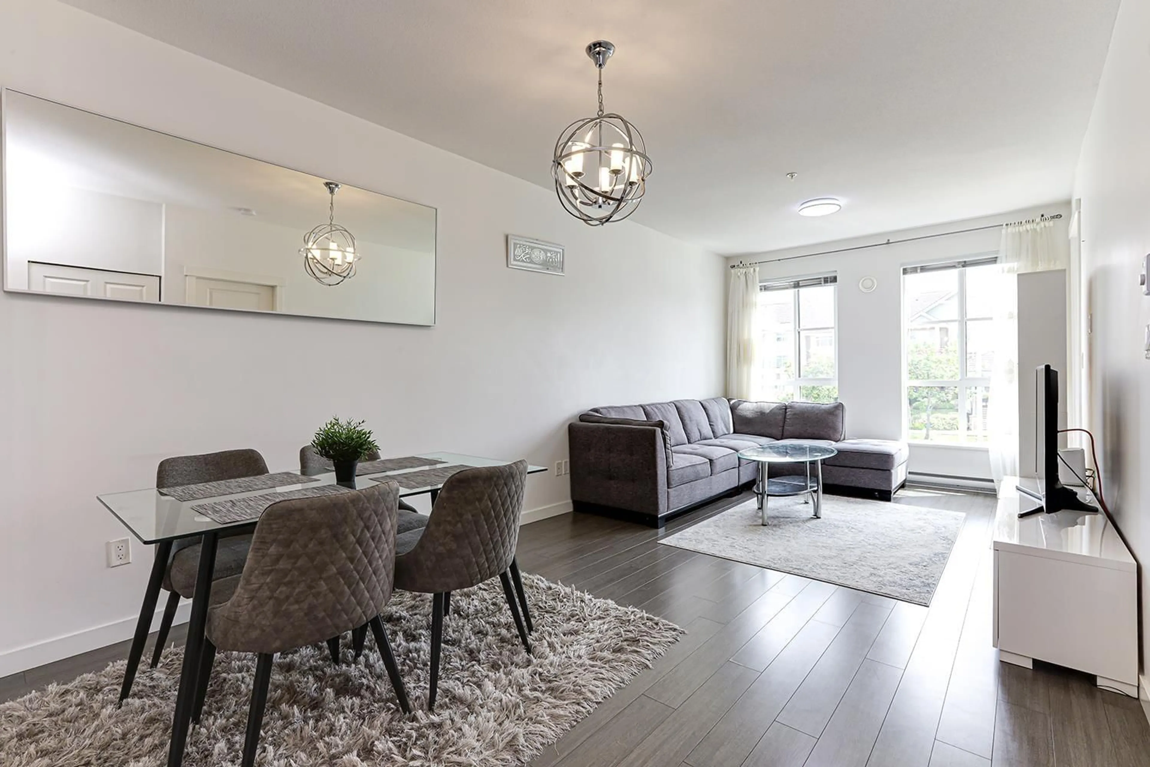 Living room with furniture, wood/laminate floor for 324 - 15138 34 AVENUE, Surrey British Columbia V3Z0Y5