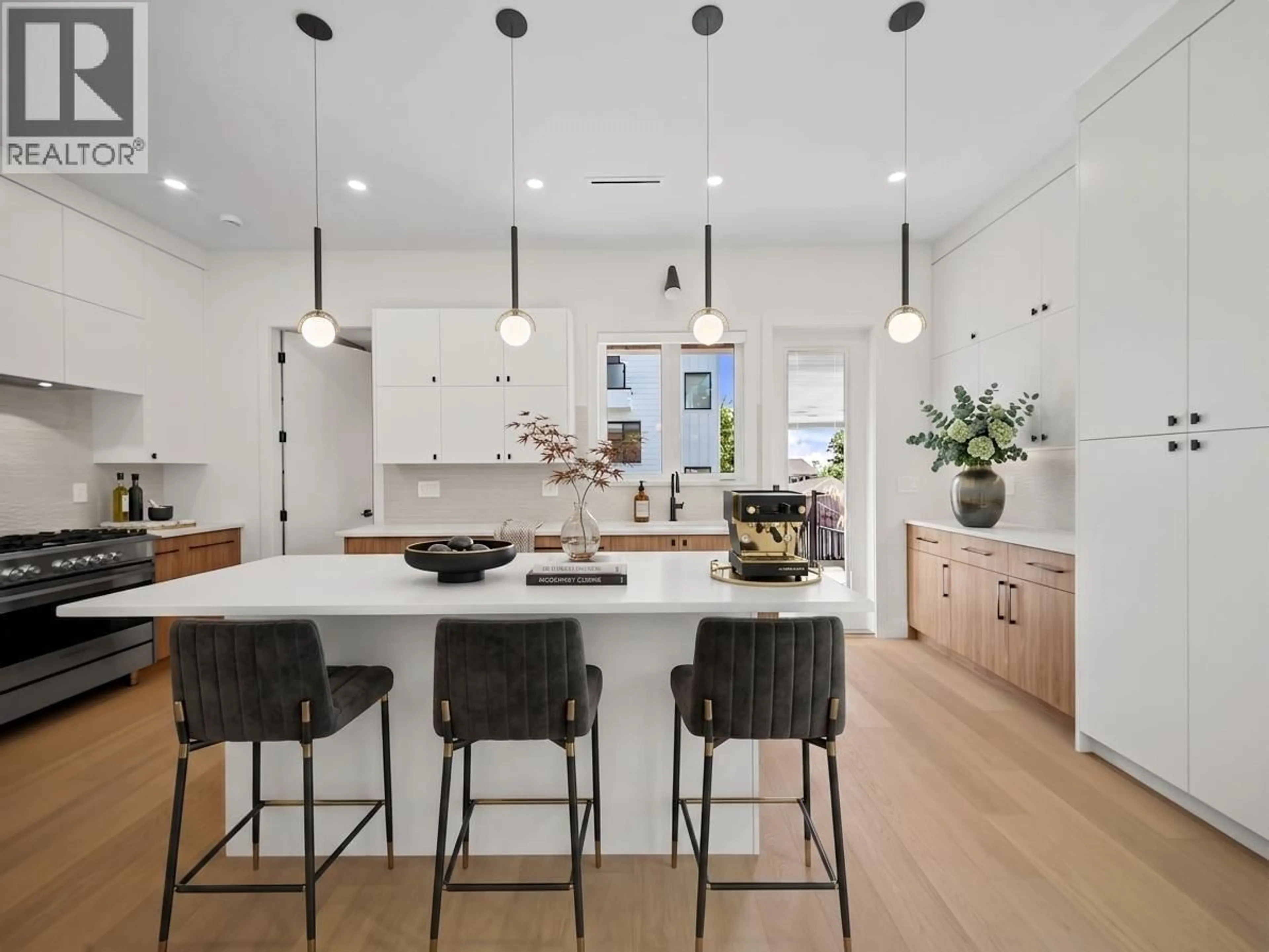 Contemporary kitchen, unknown for 1 - 3786 PETER STREET, Burnaby British Columbia V5J1N4