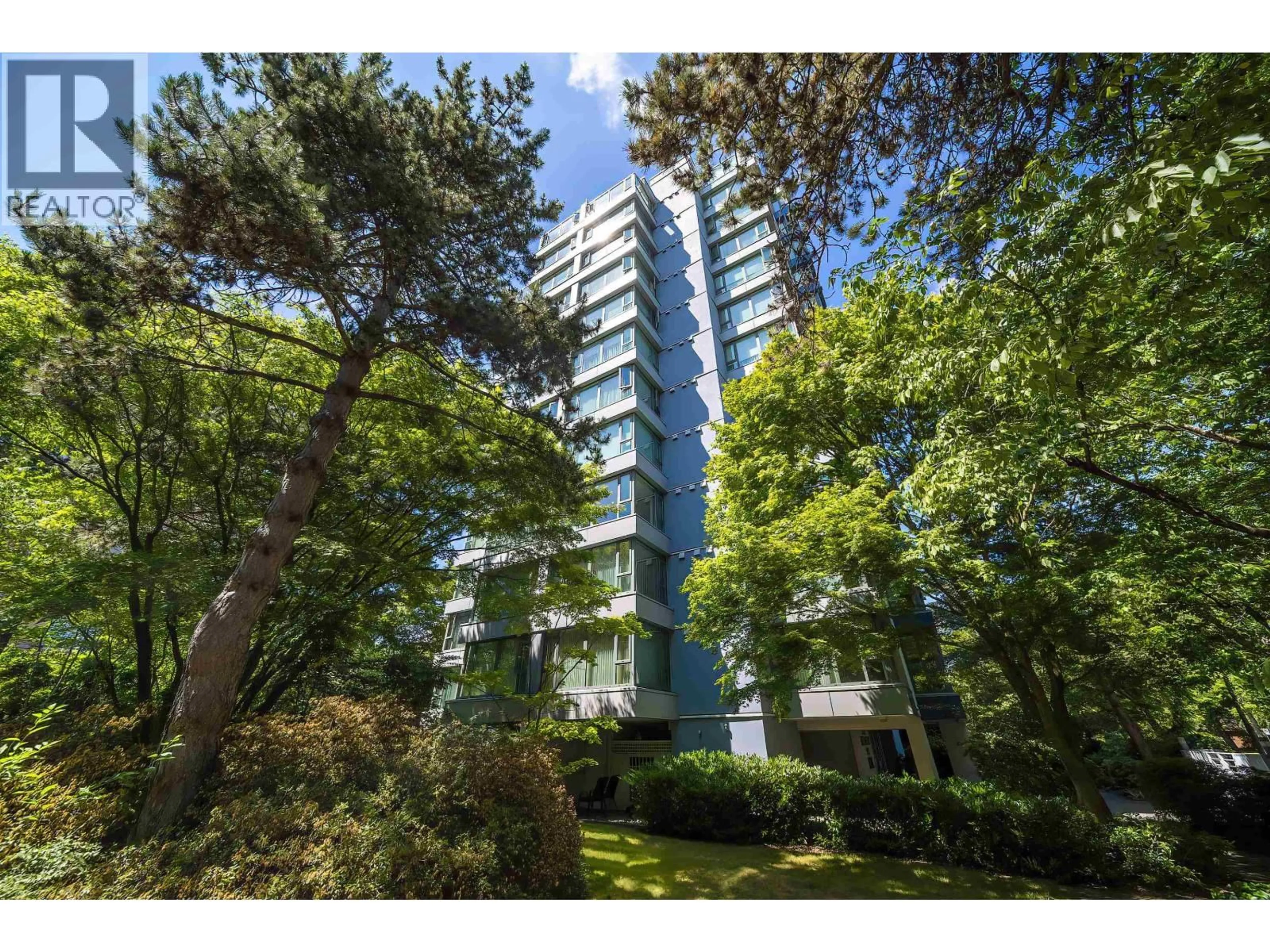 Indoor foyer for 802 - 5425 YEW STREET, Vancouver British Columbia V6M3X7