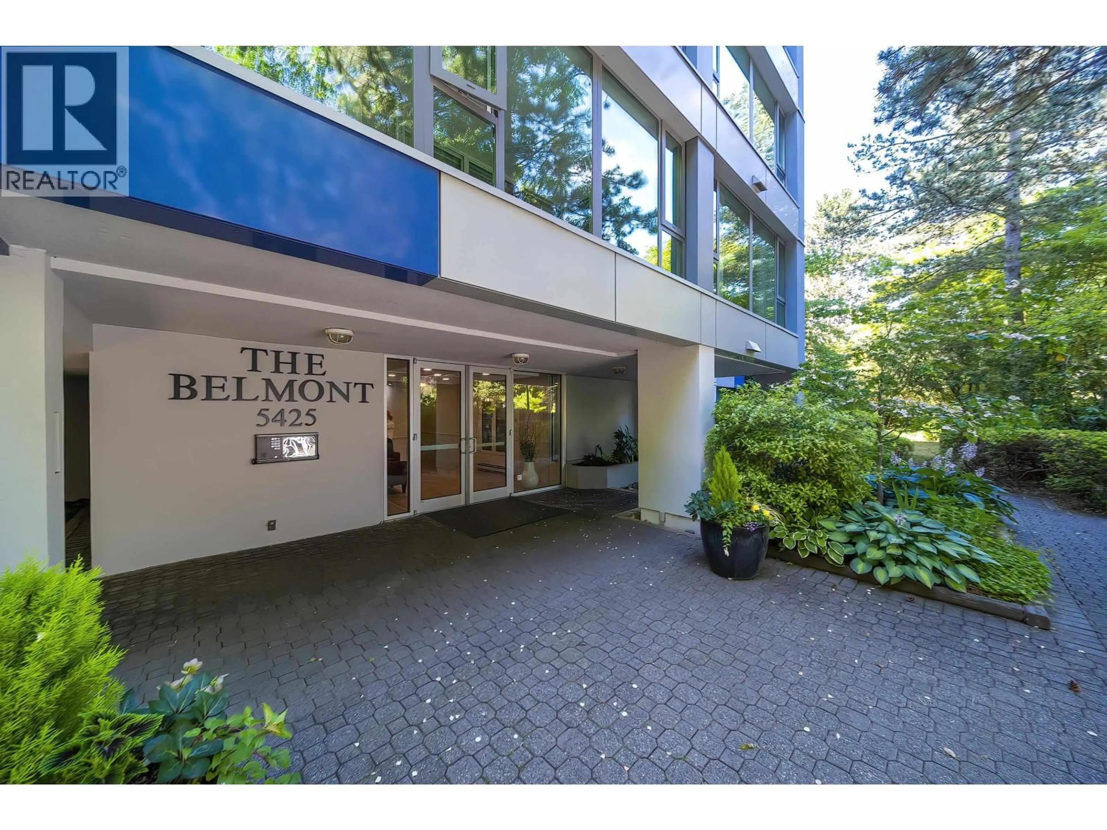 Indoor foyer for 802 - 5425 YEW STREET, Vancouver British Columbia V6M3X7