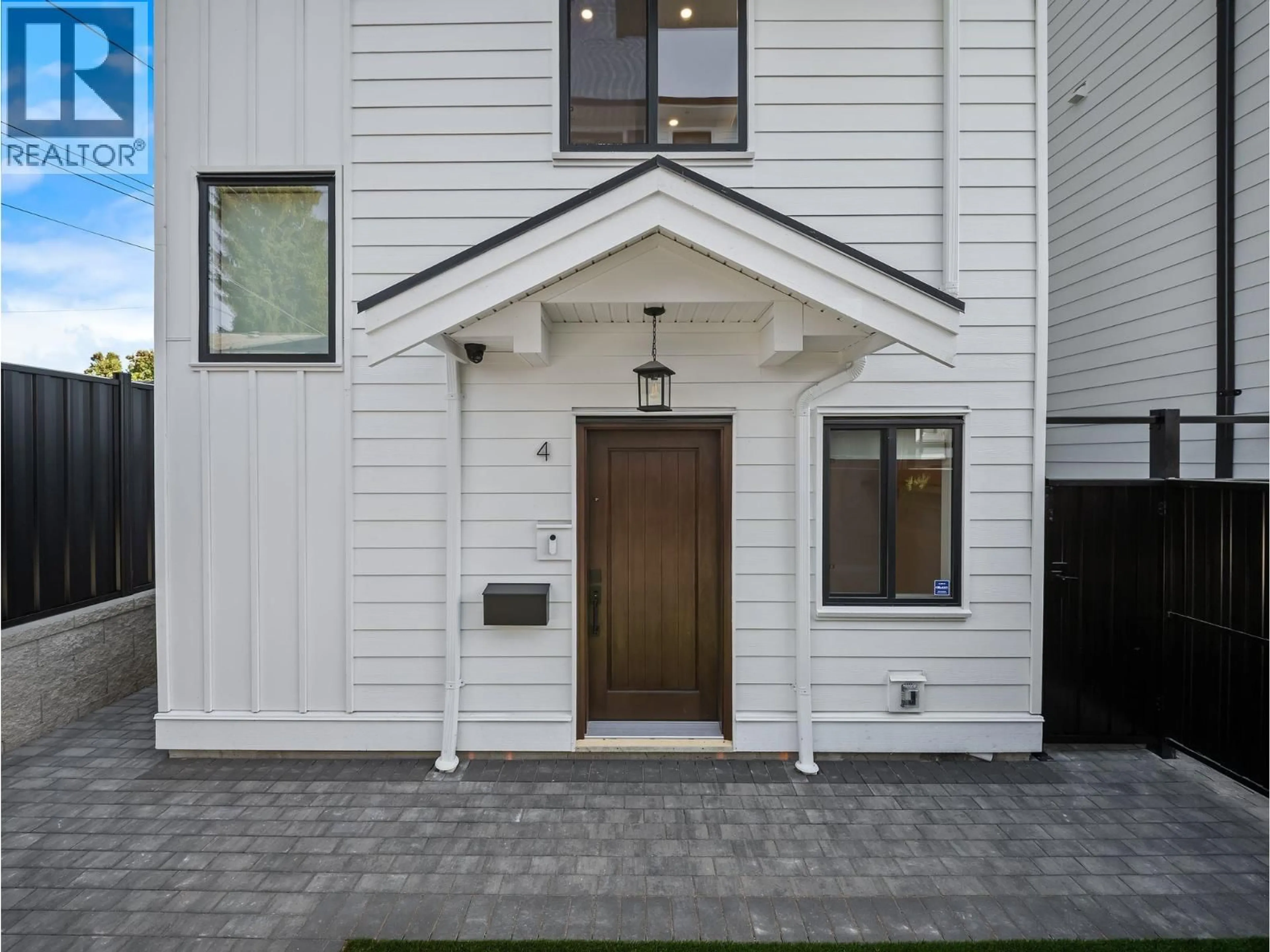 Home with vinyl exterior material, street for 4 - 3786 PETER STREET, Burnaby British Columbia V5J1N4