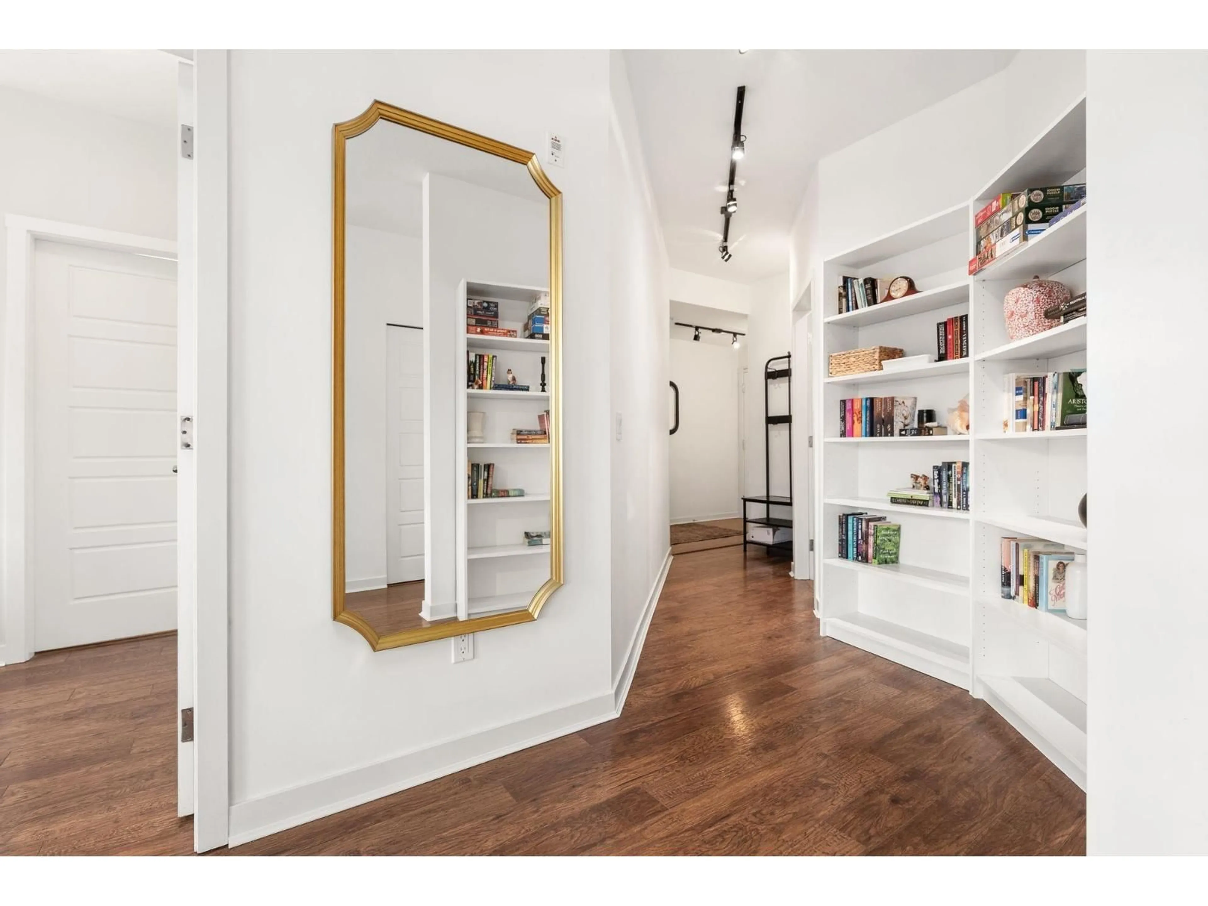 Indoor entryway for 207 - 23255 BILLY BROWN ROAD, Langley British Columbia V1M0C8