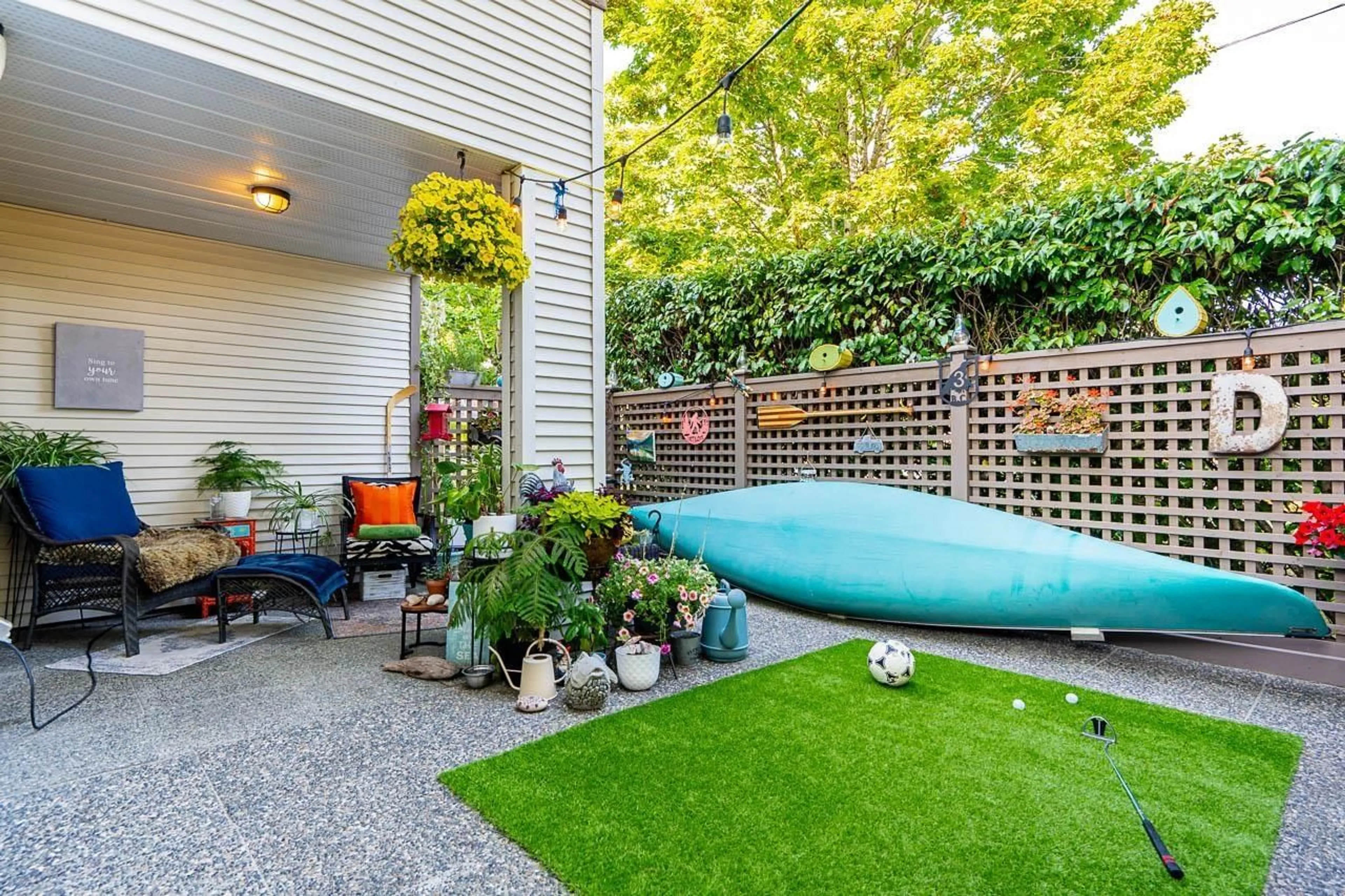 Home with brick exterior material, street for 104 - 15991 THRIFT AVENUE, White Rock British Columbia V4B2M9