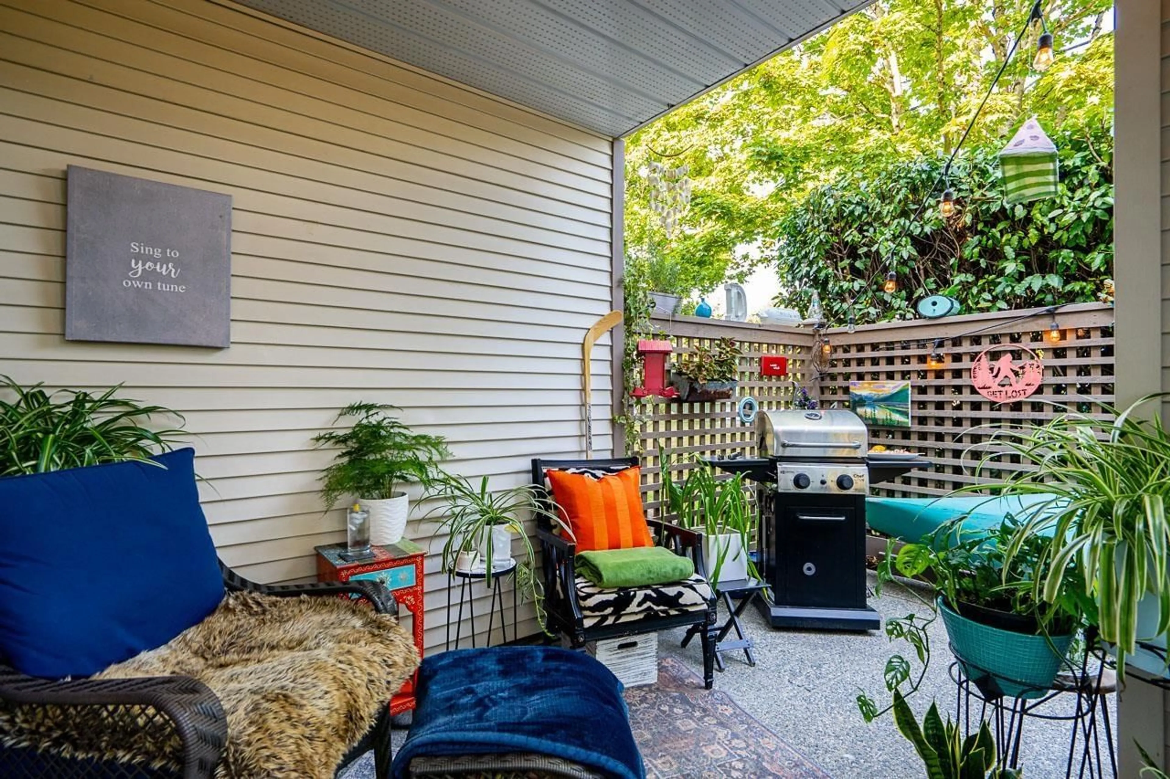 Patio, street for 104 - 15991 THRIFT AVENUE, White Rock British Columbia V4B2M9