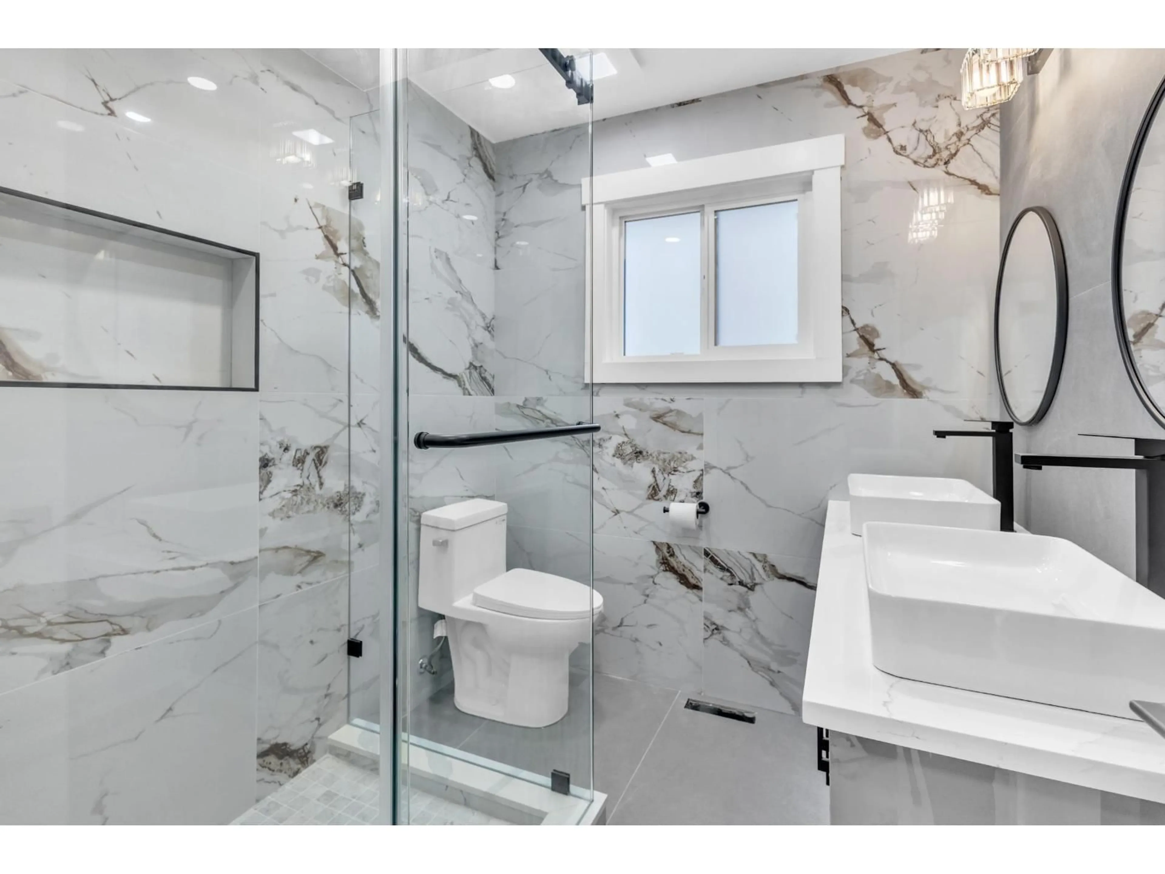 Contemporary bathroom, ceramic/tile floor for 45122 BALMORAL AVENUE, Chilliwack British Columbia V2R3G8