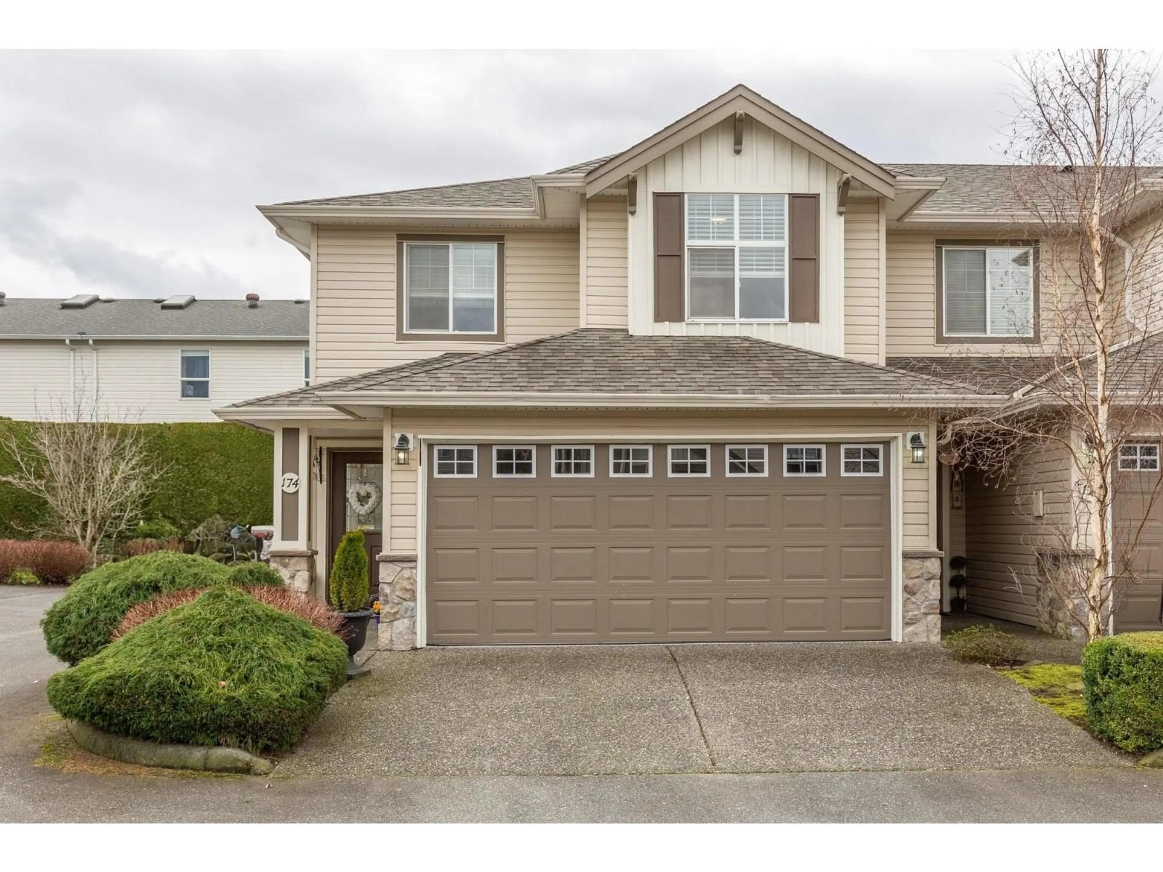 Home with vinyl exterior material, street for 174 - 6450 VEDDER ROAD, Chilliwack British Columbia V2R5N7
