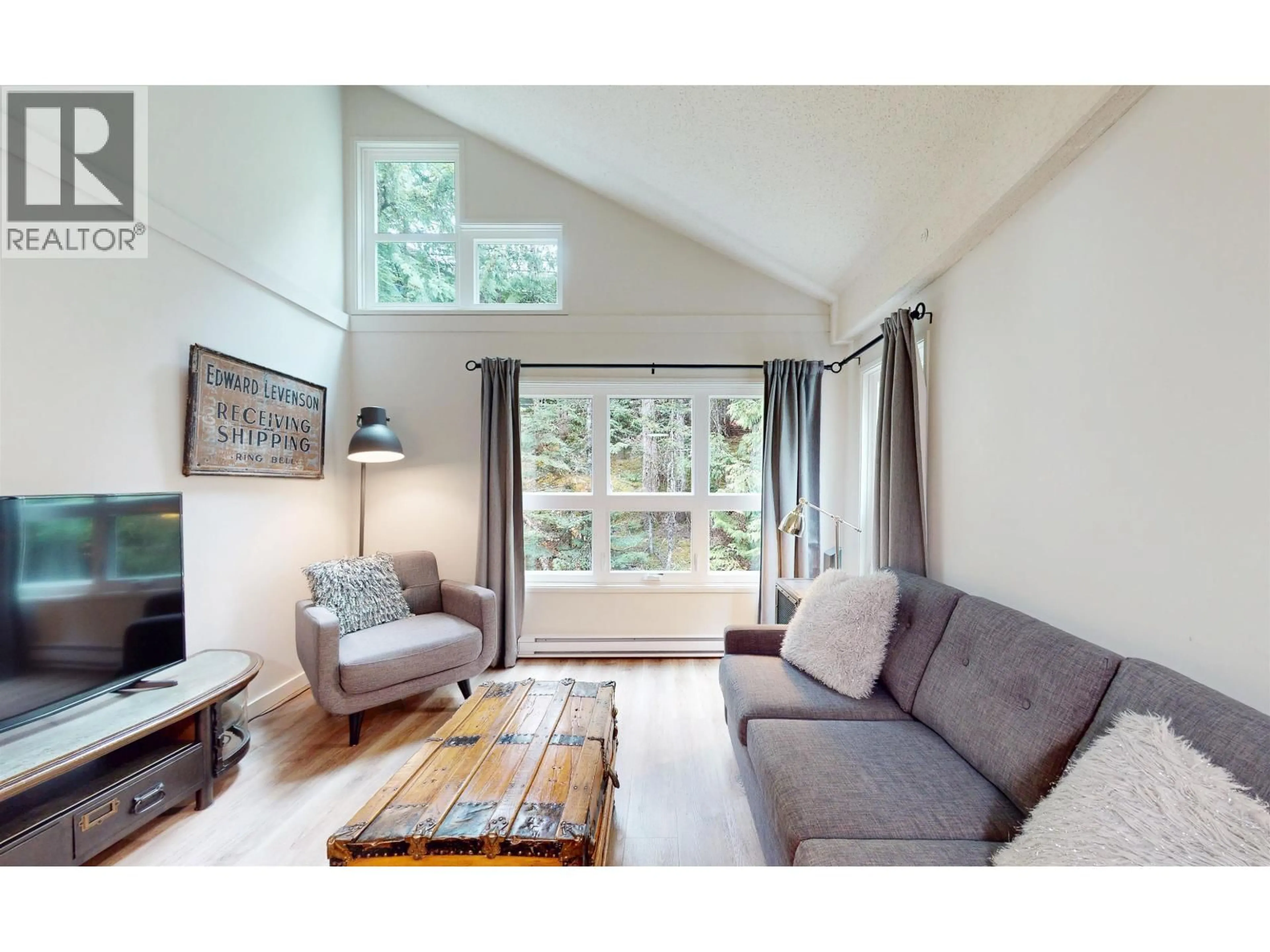 Living room with furniture, wood/laminate floor for 4 - 2235 SAPPORO DRIVE, Whistler British Columbia V8E0B5