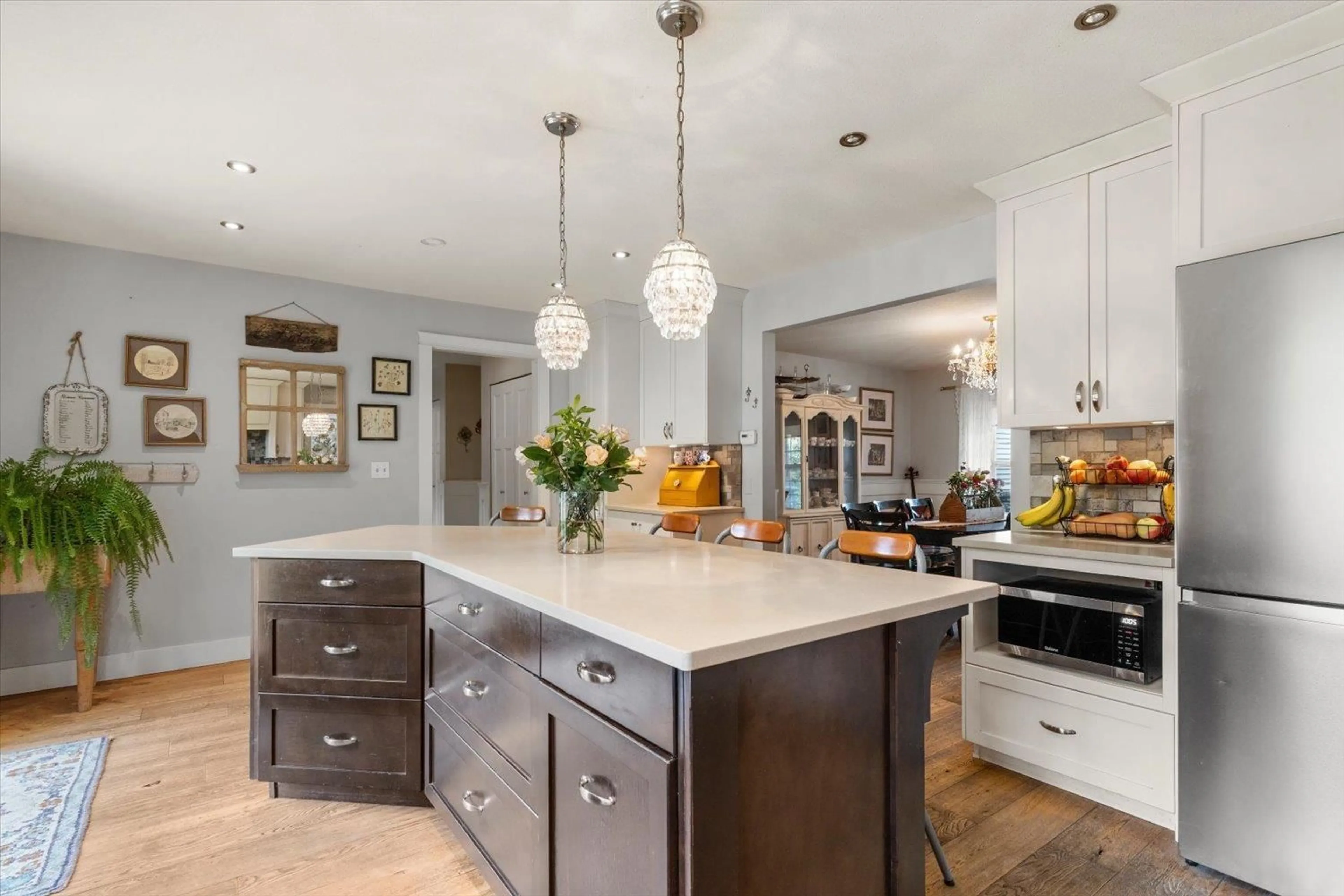 Open concept kitchen, ceramic/tile floor for 42302 KNOX AVENUE, Yarrow British Columbia V2R5E1