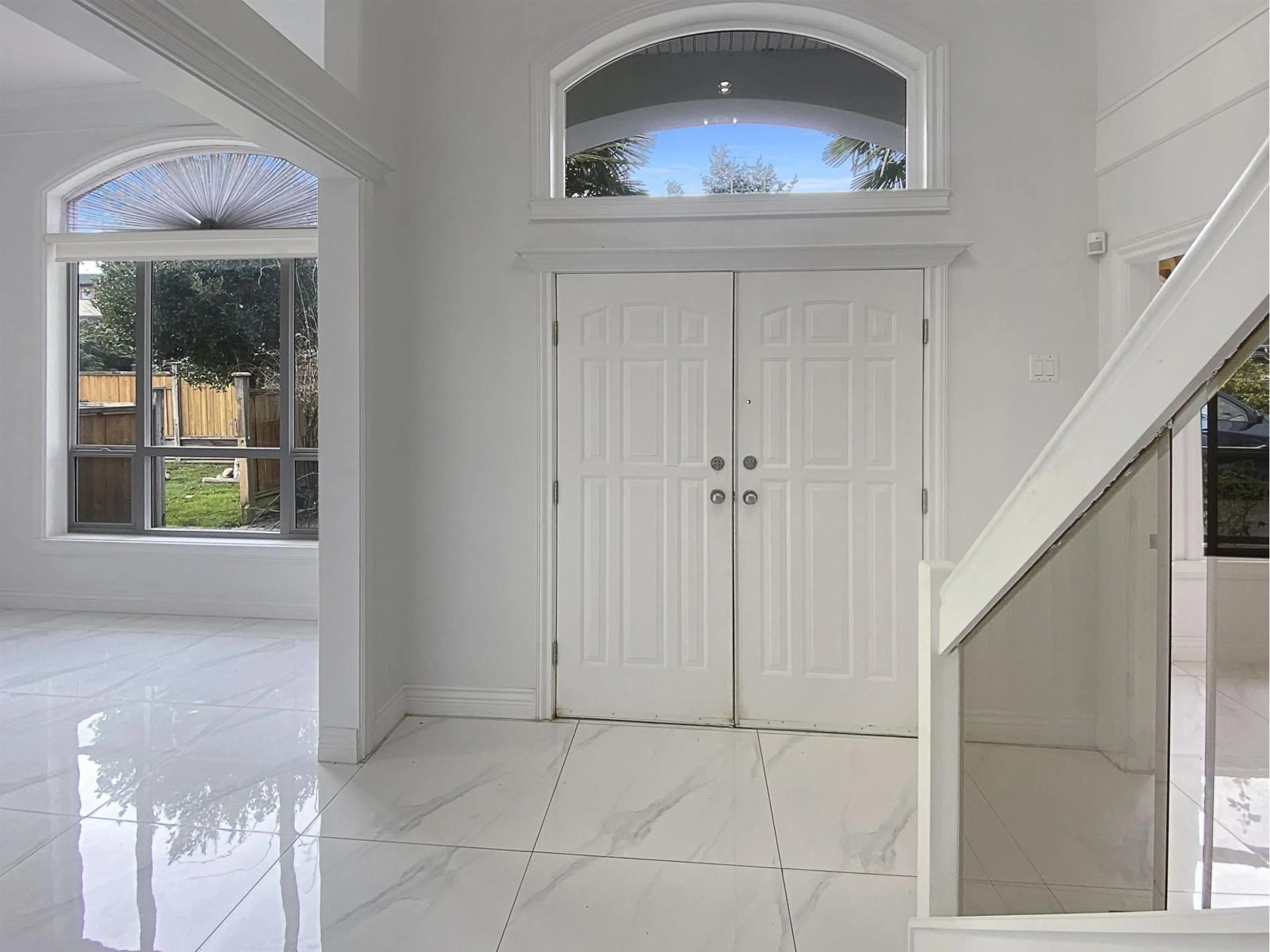 Indoor entryway for 1388 LEE STREET, White Rock British Columbia V4B4P8