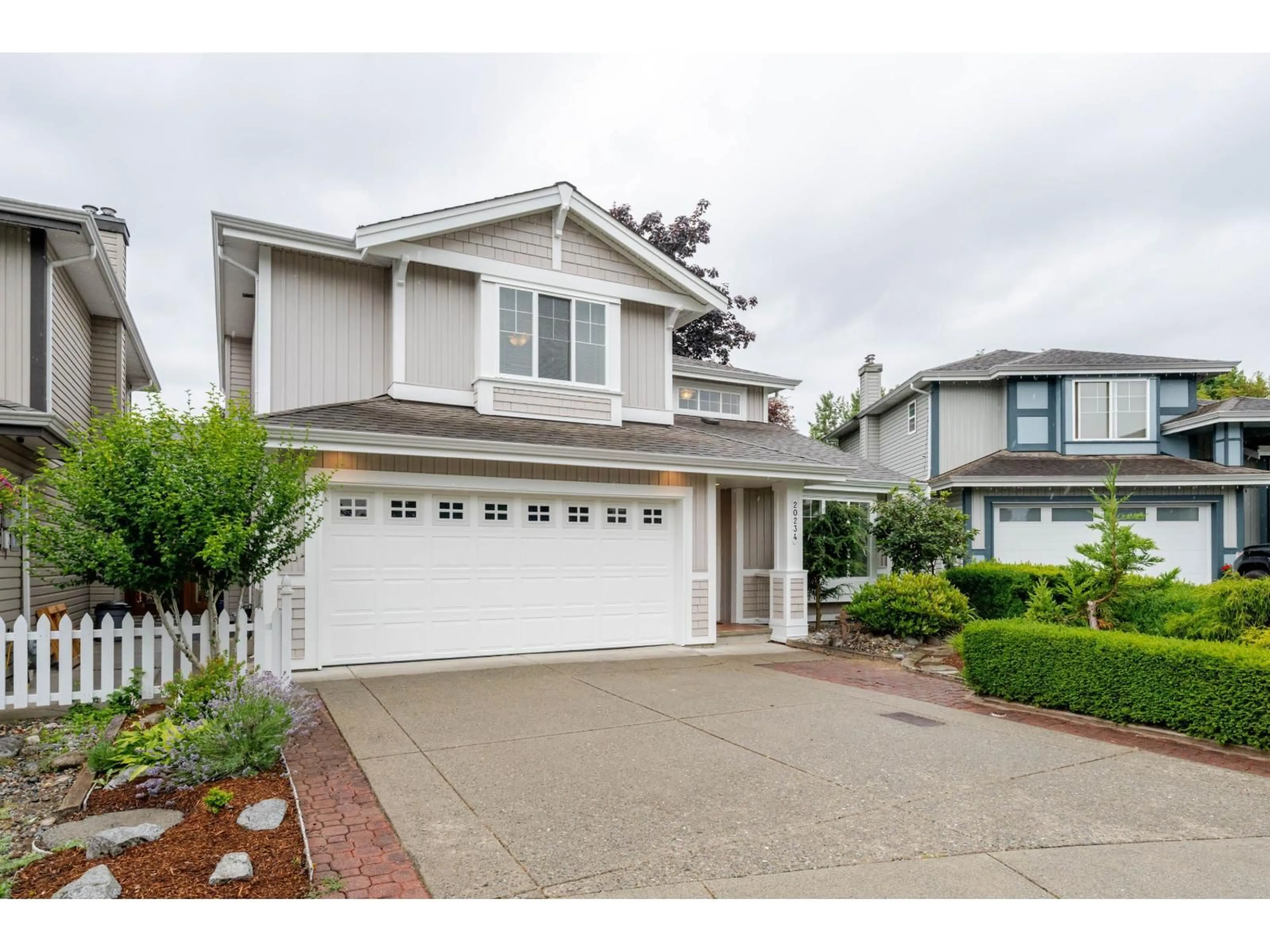 Home with vinyl exterior material, street for 20234 93A AVENUE, Langley British Columbia V1M3Y7