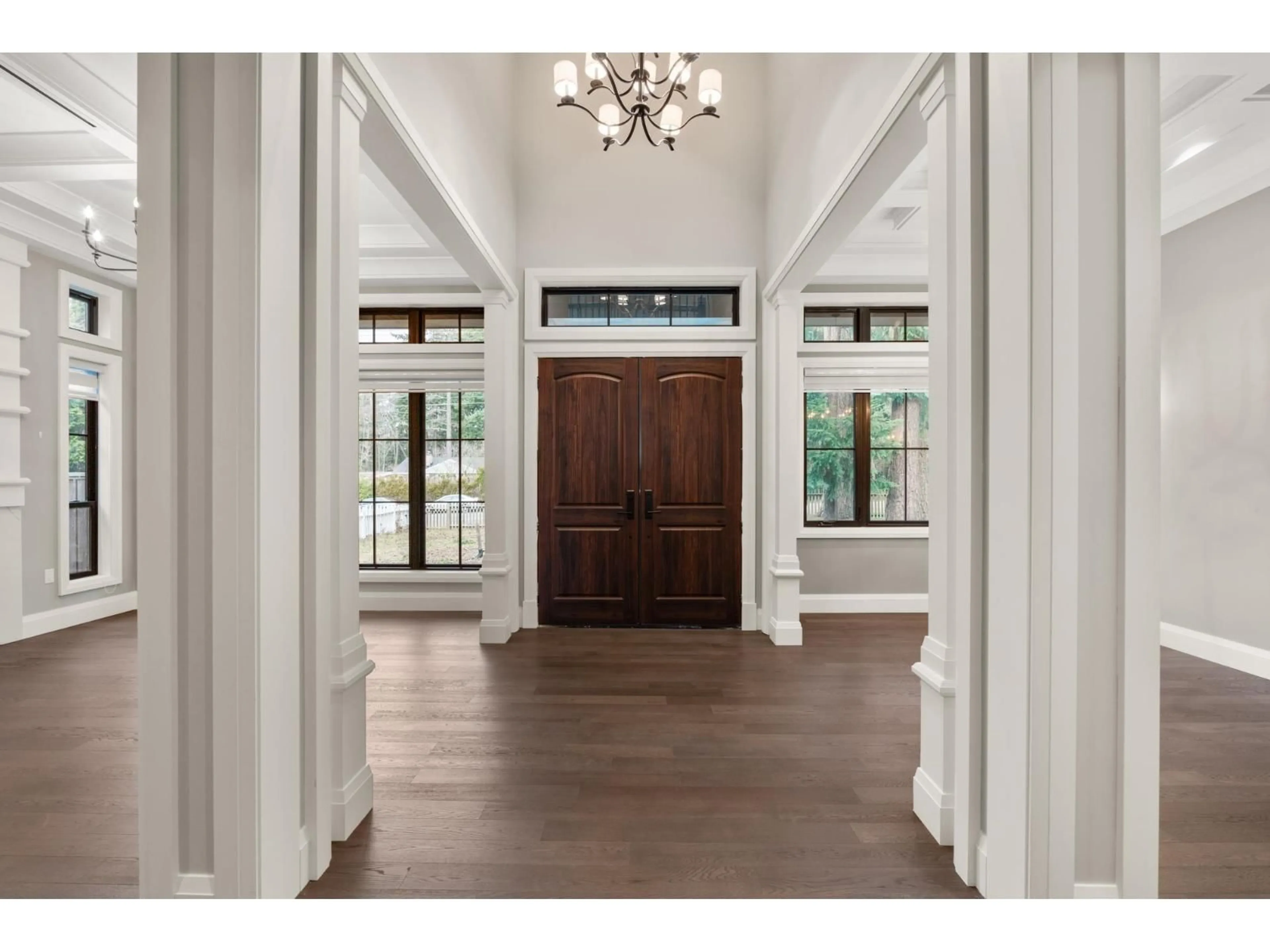 Indoor entryway for 13096 24 AVENUE, Surrey British Columbia V4A2G1
