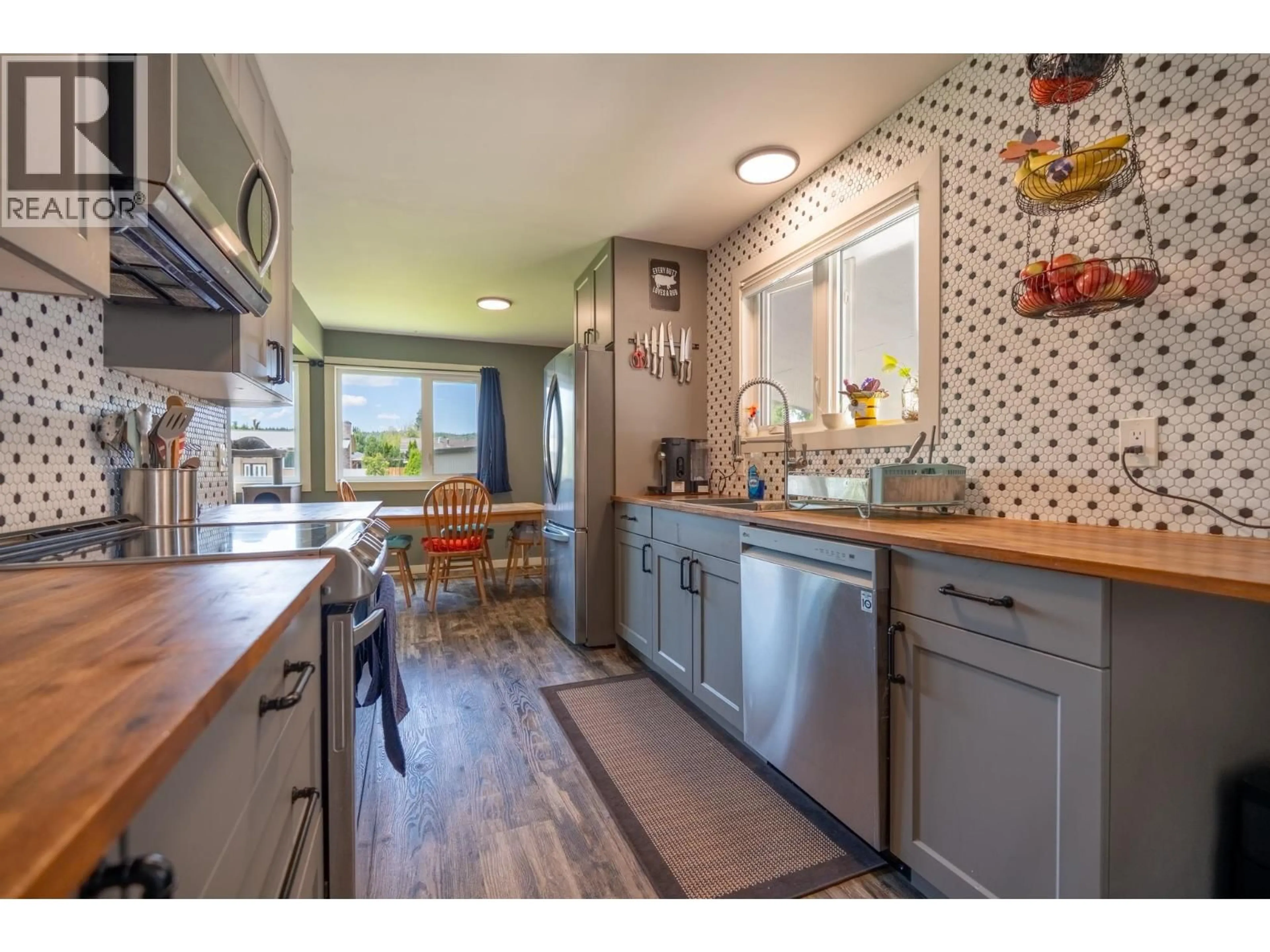Standard kitchen, unknown for 374 QUINN STREET, Prince George British Columbia V2M3J5