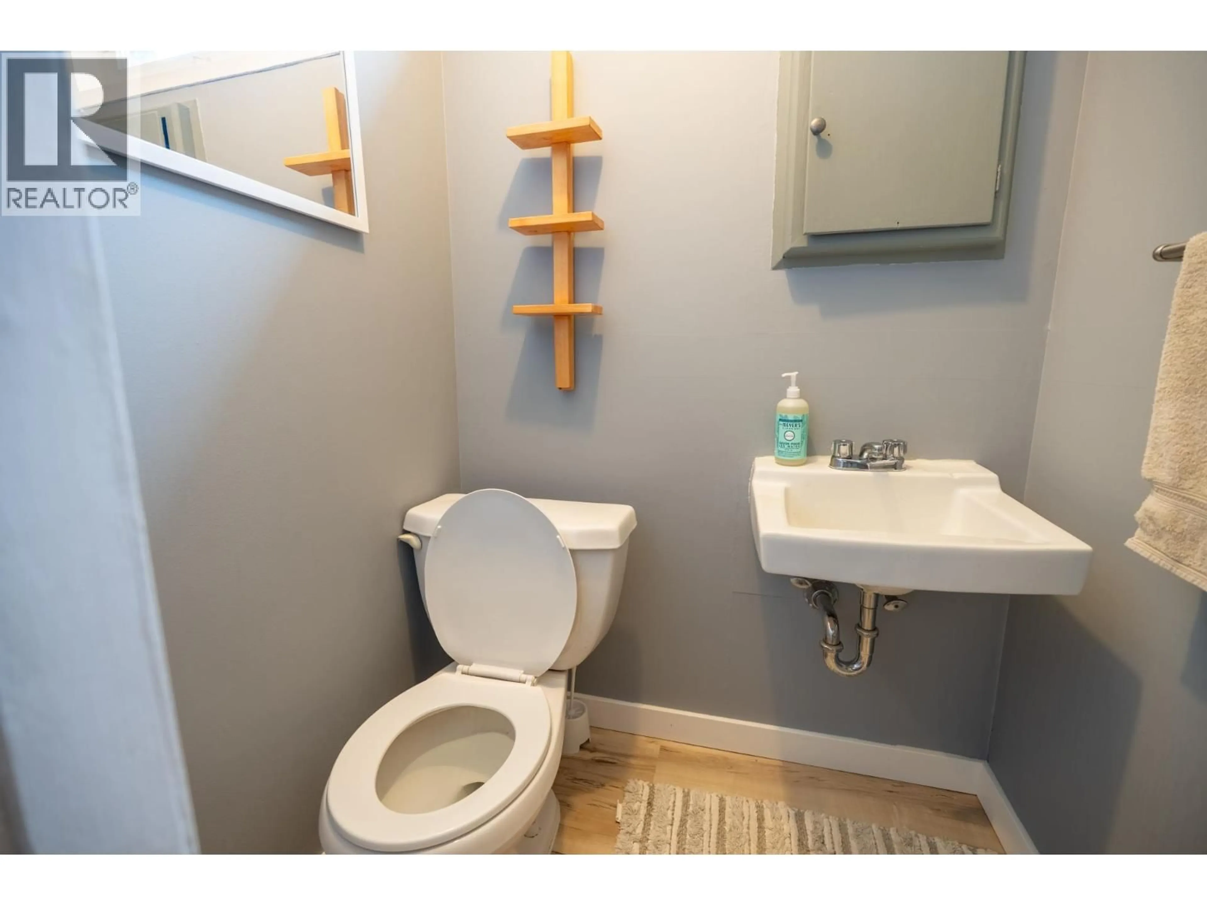 Standard bathroom, unknown for 374 QUINN STREET, Prince George British Columbia V2M3J5