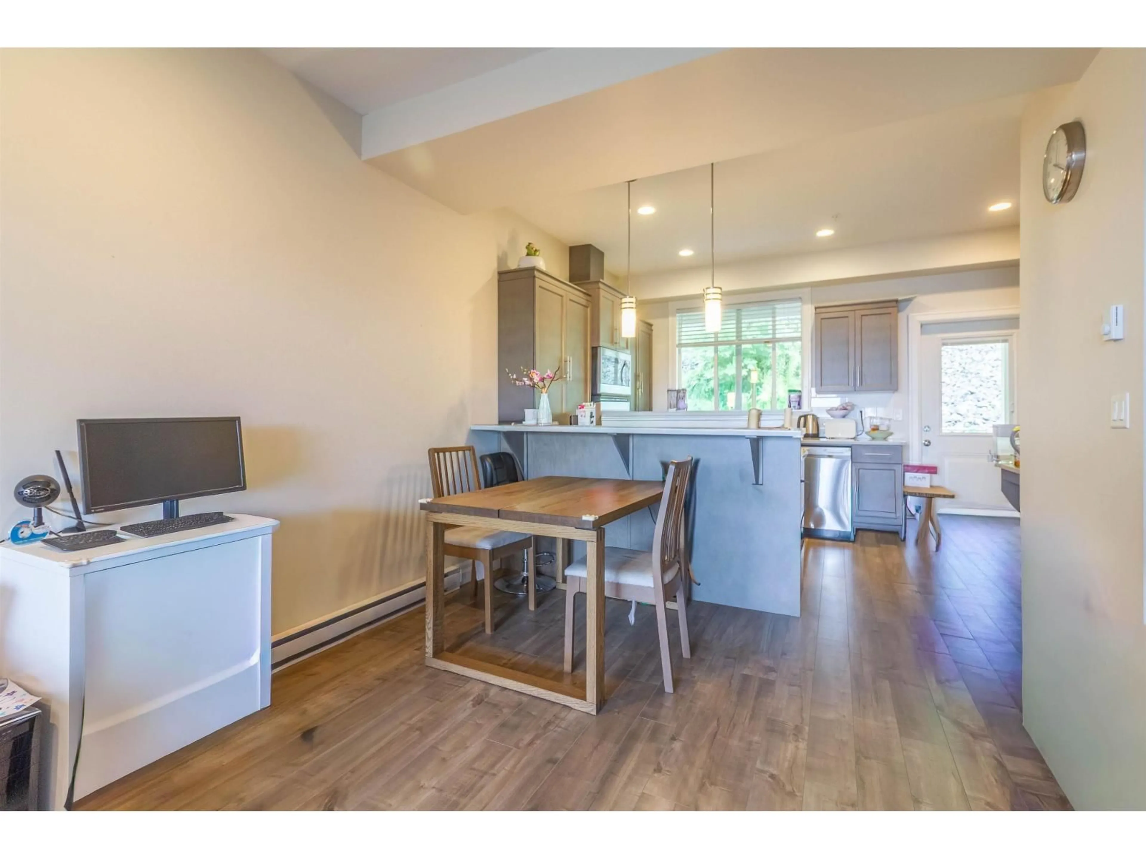 Open concept kitchen, wood/laminate floor for 86 - 6026 LINDEMAN STREET, Chilliwack British Columbia V2R0W1