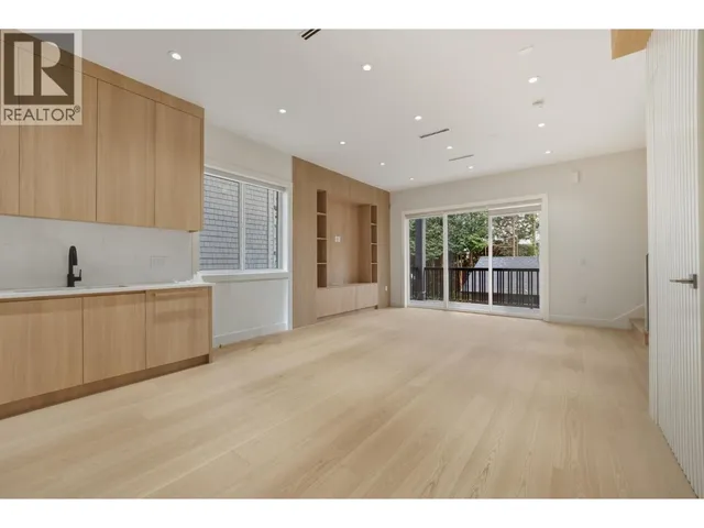 3118 42ND AVENUE, Vancouver 2