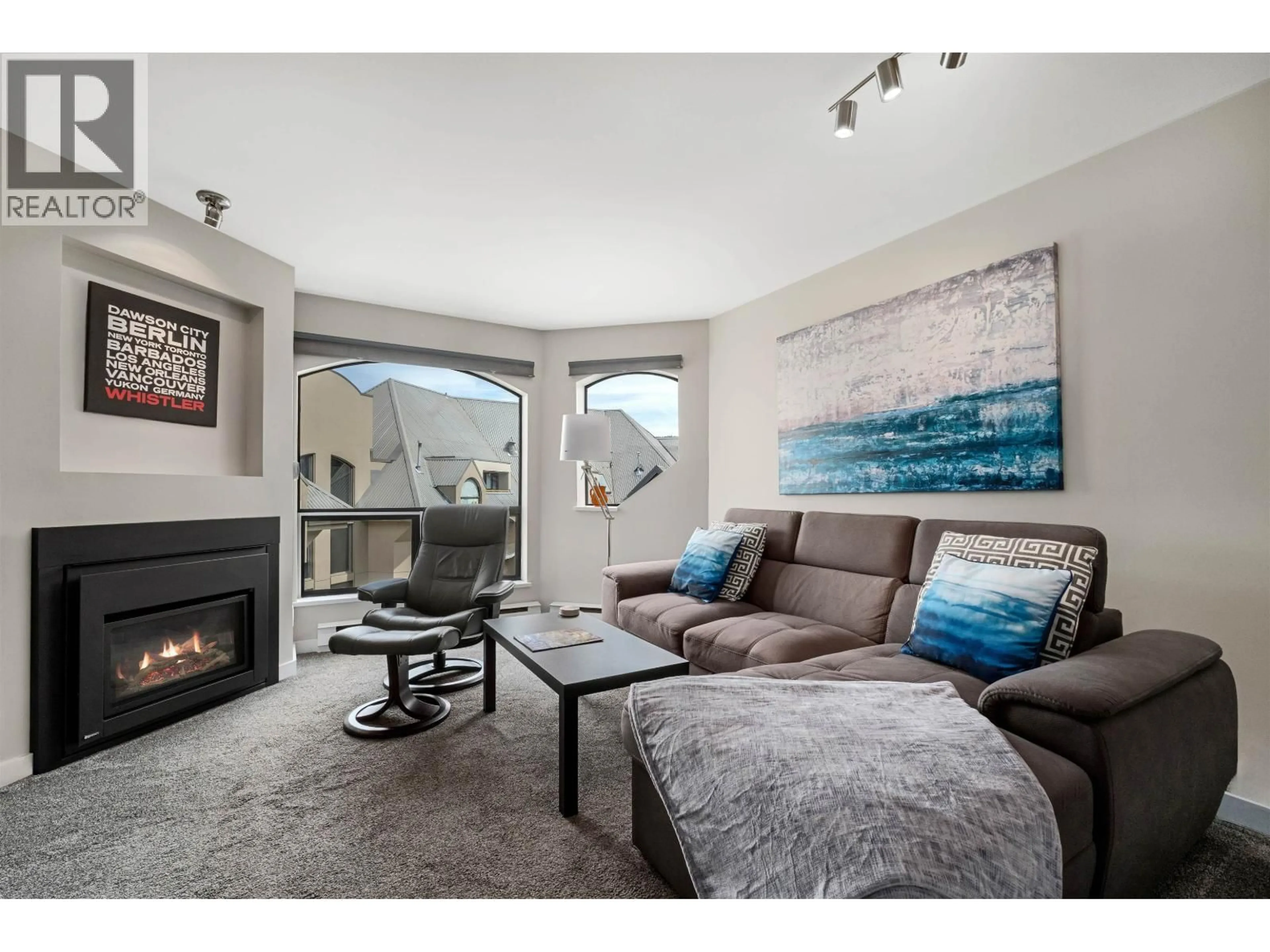 Living room with furniture, unknown for 613 - 4809 SPEARHEAD DRIVE, Whistler British Columbia V8E1E7
