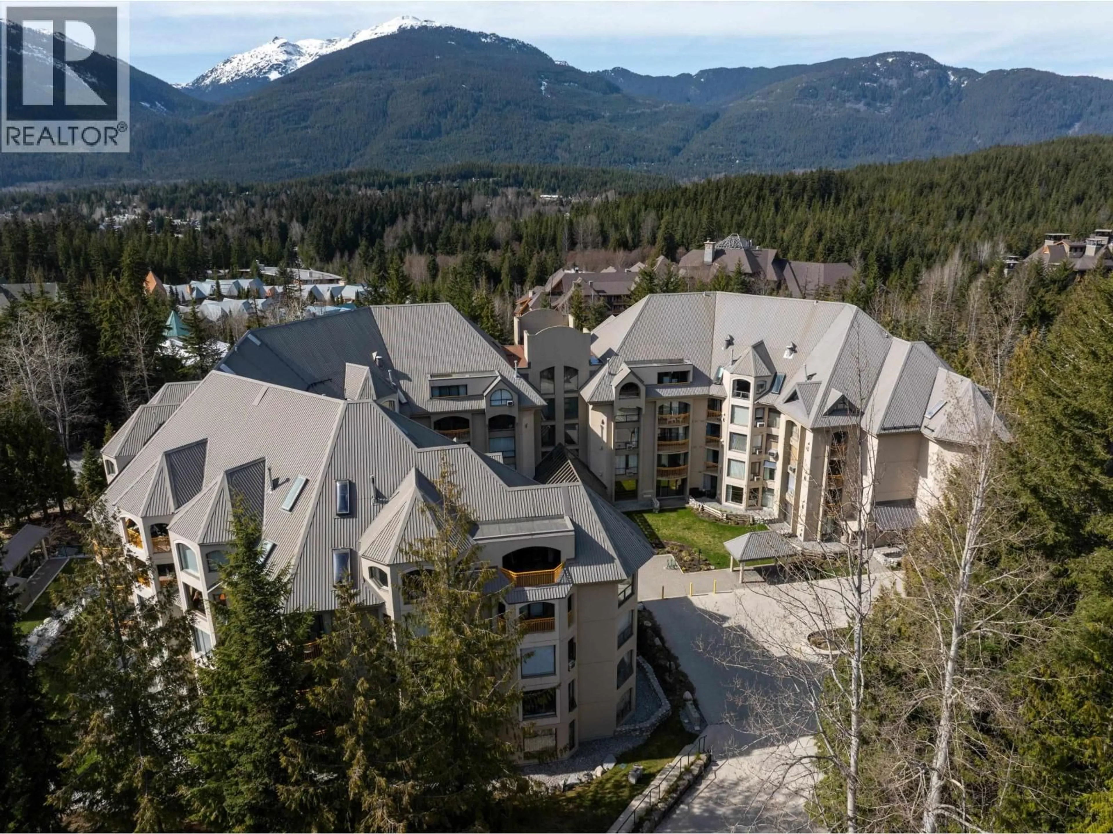 A pic from outside/outdoor area/front of a property/back of a property/a pic from drone, mountain view for 613 - 4809 SPEARHEAD DRIVE, Whistler British Columbia V8E1E7