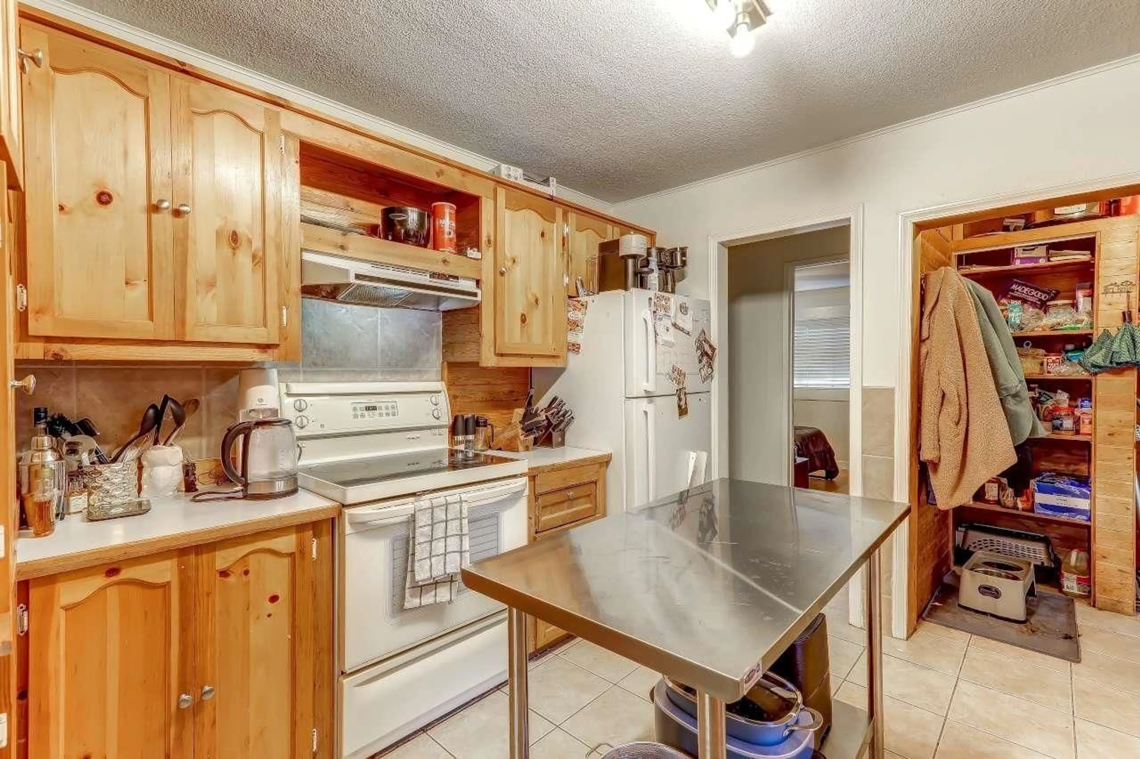 Standard kitchen, unknown for 4288 200 STREET, Langley British Columbia V3A1L1