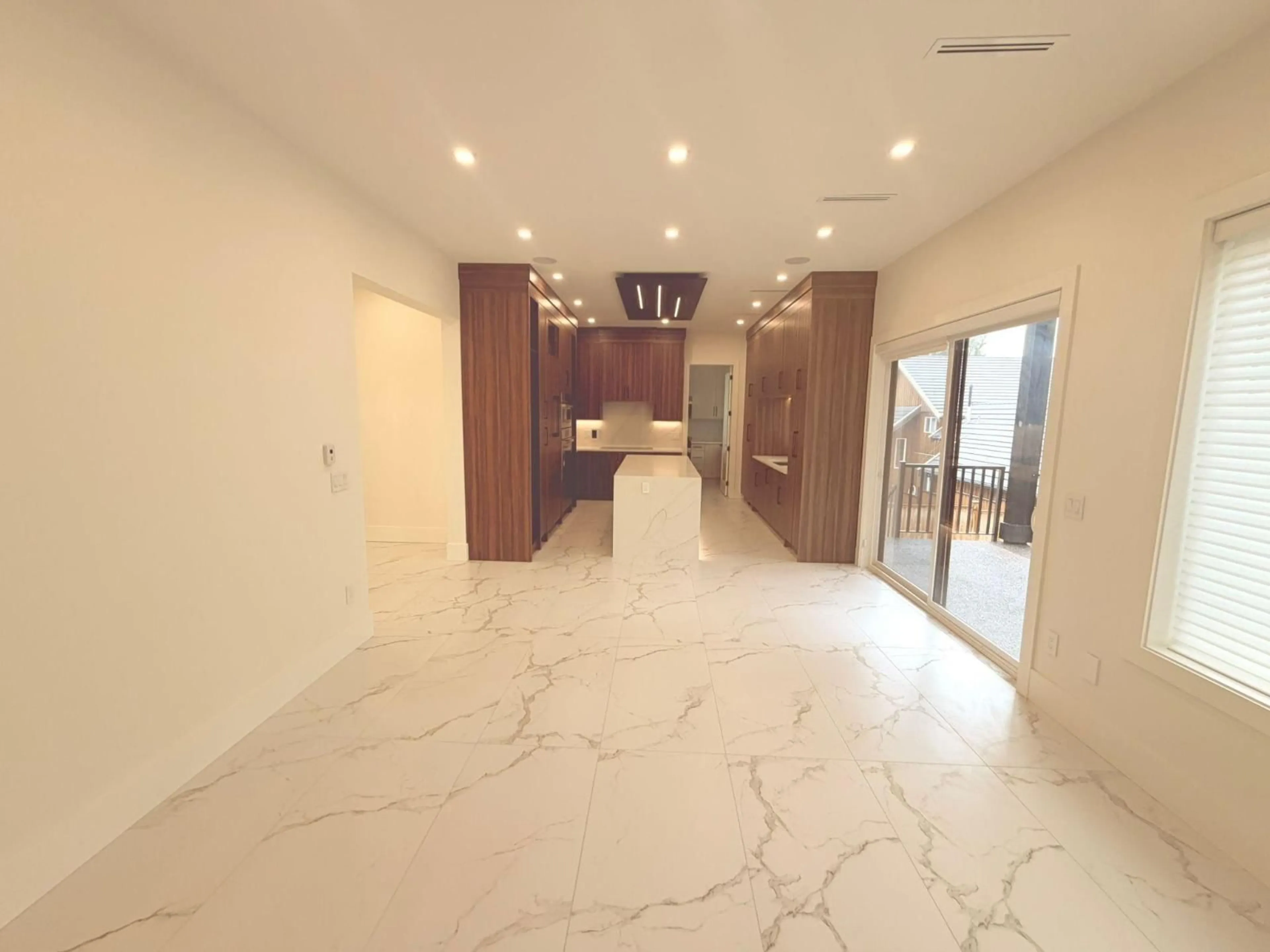 Indoor foyer for 12655 106A AVENUE, Surrey British Columbia V3V5K4