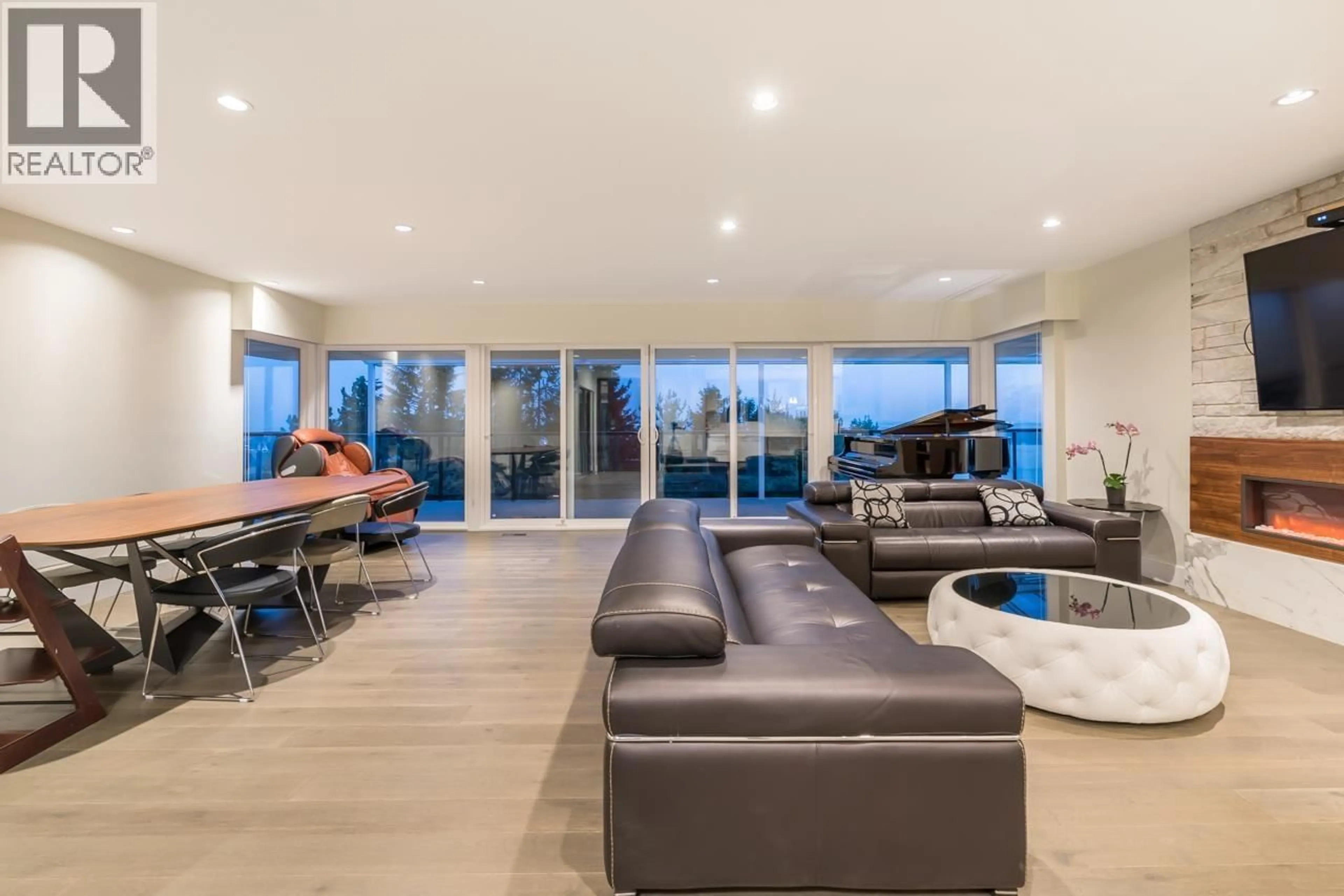 Lobby for 1441 CHARTWELL DRIVE, West Vancouver British Columbia V7S2R9