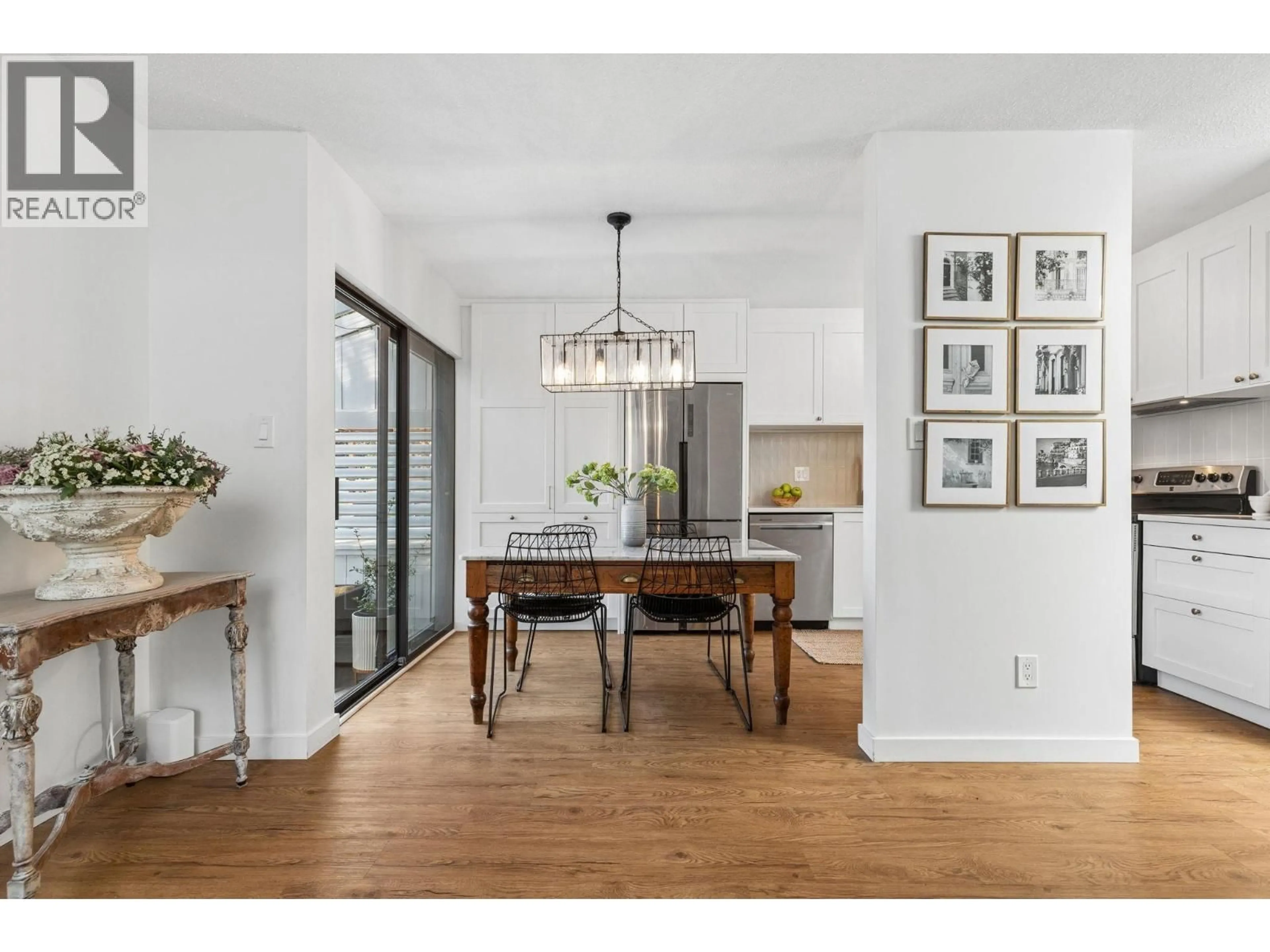 Dining room, wood/laminate floor for 2509 BURIAN DRIVE, Coquitlam British Columbia V3K5W8