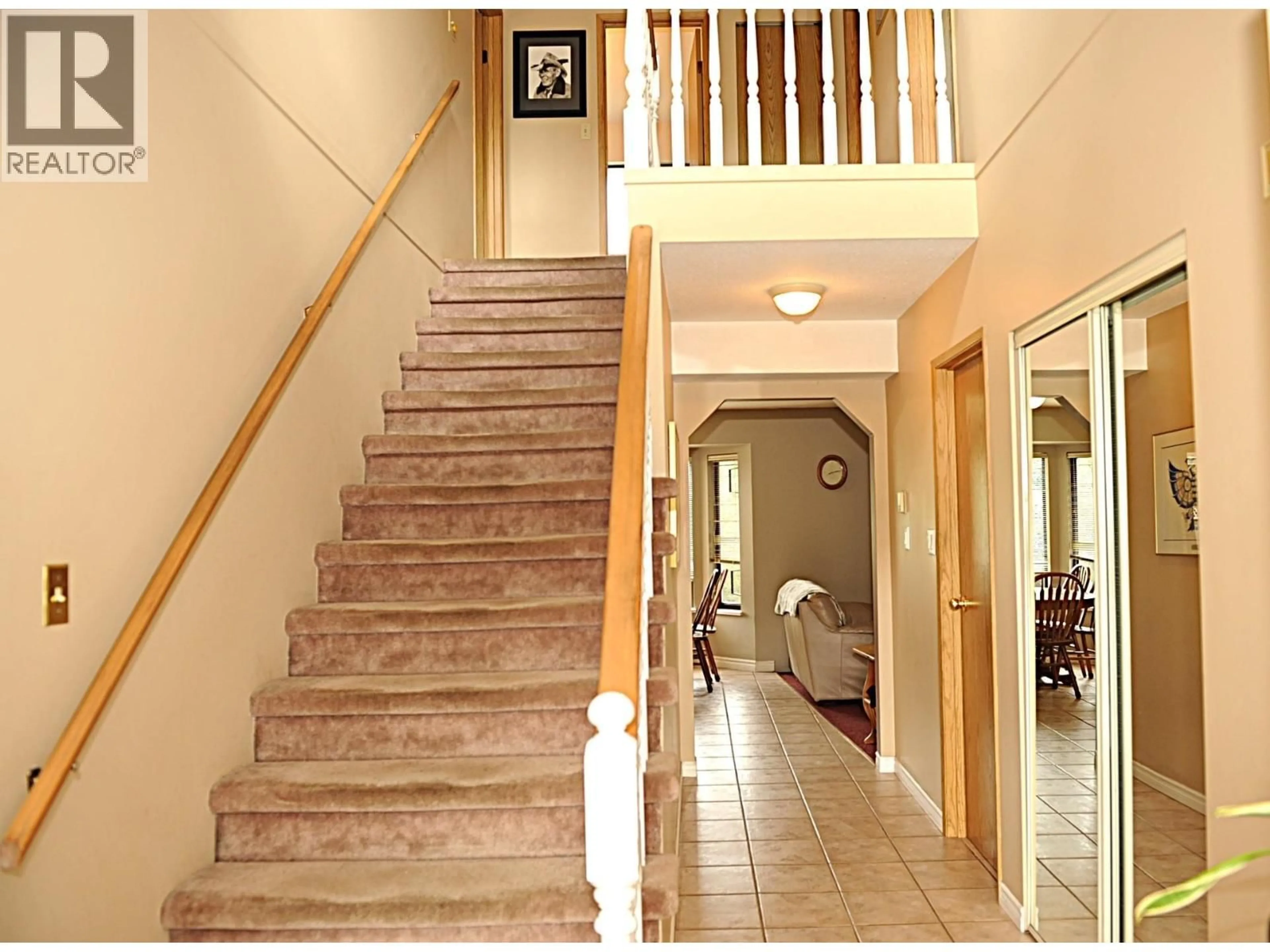 Indoor foyer for 19149 117B AVENUE, Pitt Meadows British Columbia V3Y2C3