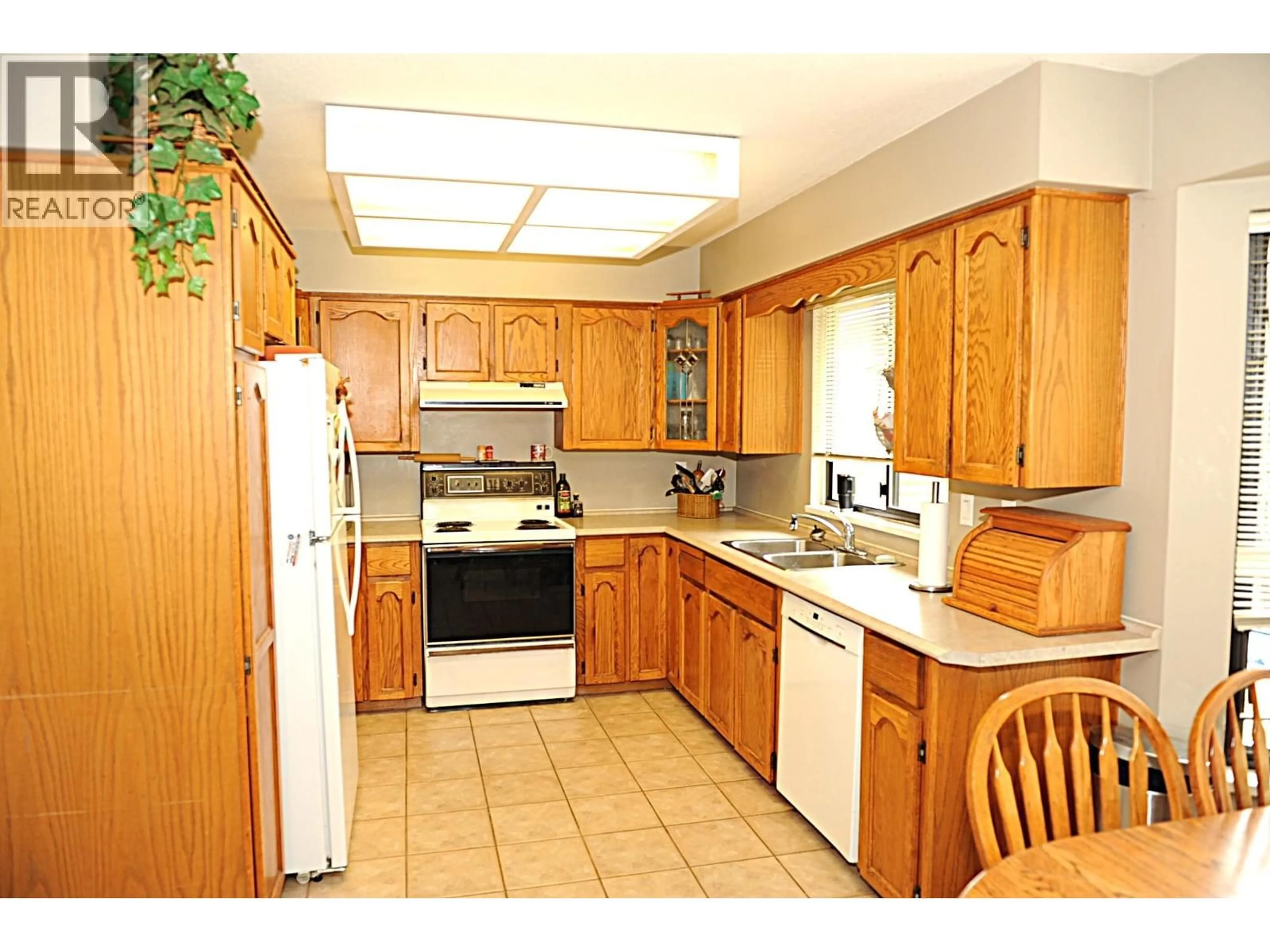 Standard kitchen, unknown for 19149 117B AVENUE, Pitt Meadows British Columbia V3Y2C3