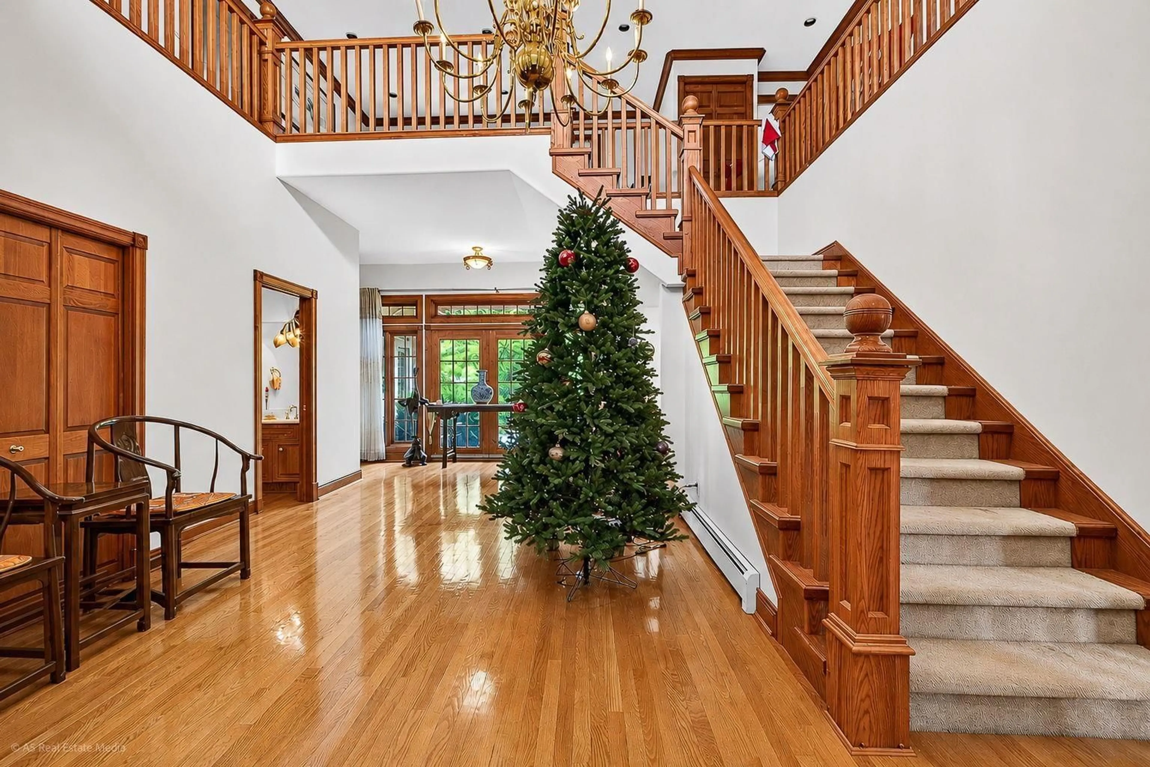 Indoor foyer for 14078 31A AVENUE, Surrey British Columbia V4P2J4