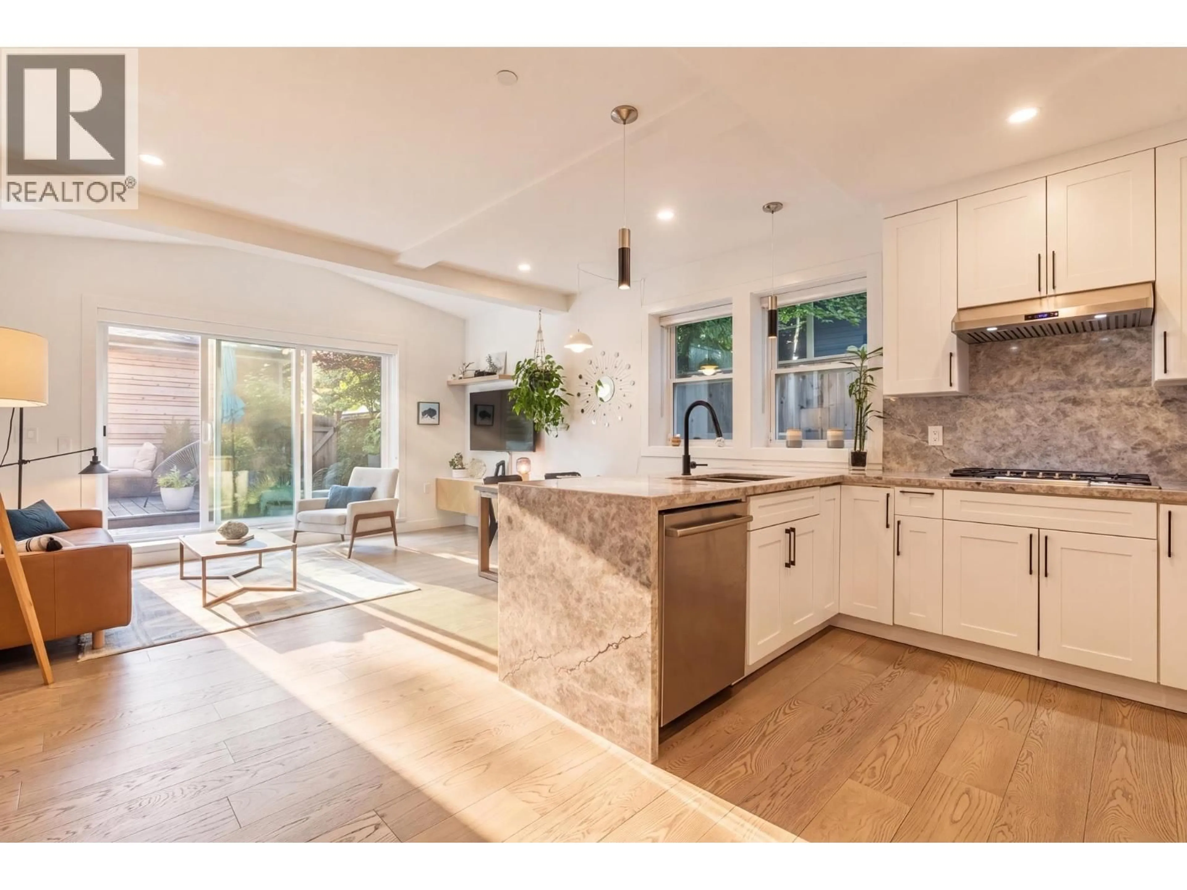 Open concept kitchen, ceramic/tile floor for 1372 10TH AVENUE, Vancouver British Columbia V5N1X3