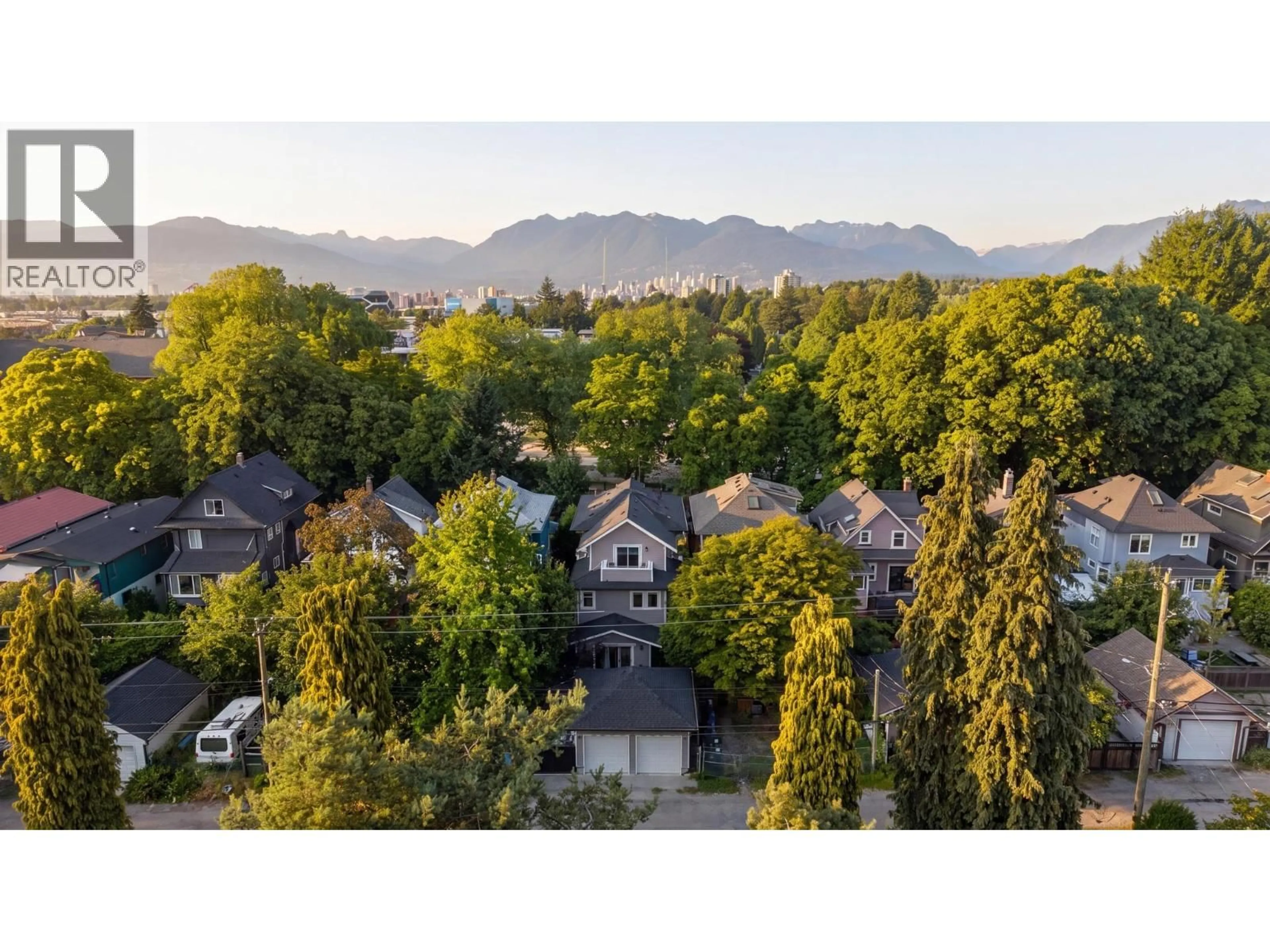 A pic from outside/outdoor area/front of a property/back of a property/a pic from drone, mountain view for 1372 10TH AVENUE, Vancouver British Columbia V5N1X3