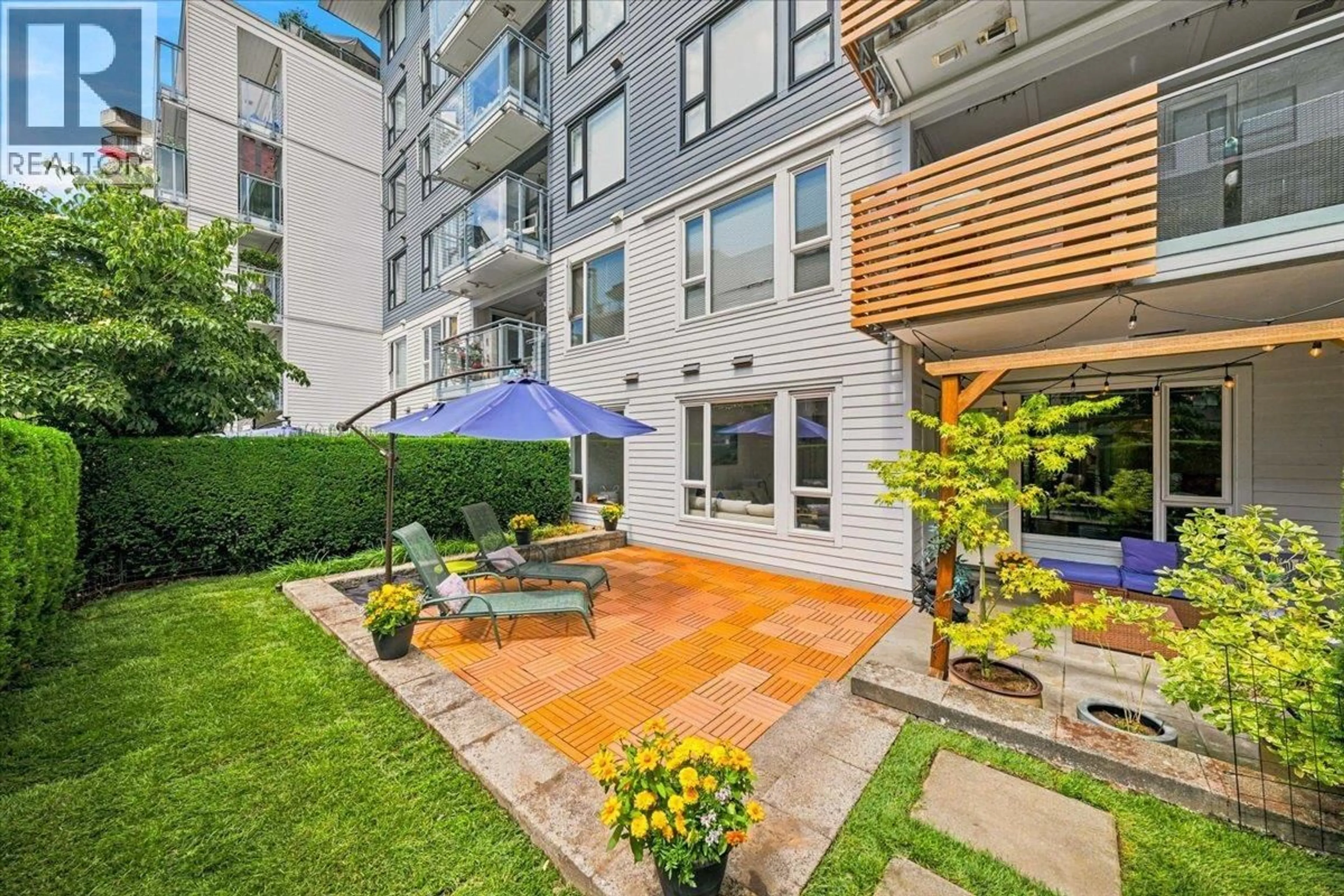 Patio, street for 3 - 221 3 STREET, North Vancouver British Columbia V7L0C1