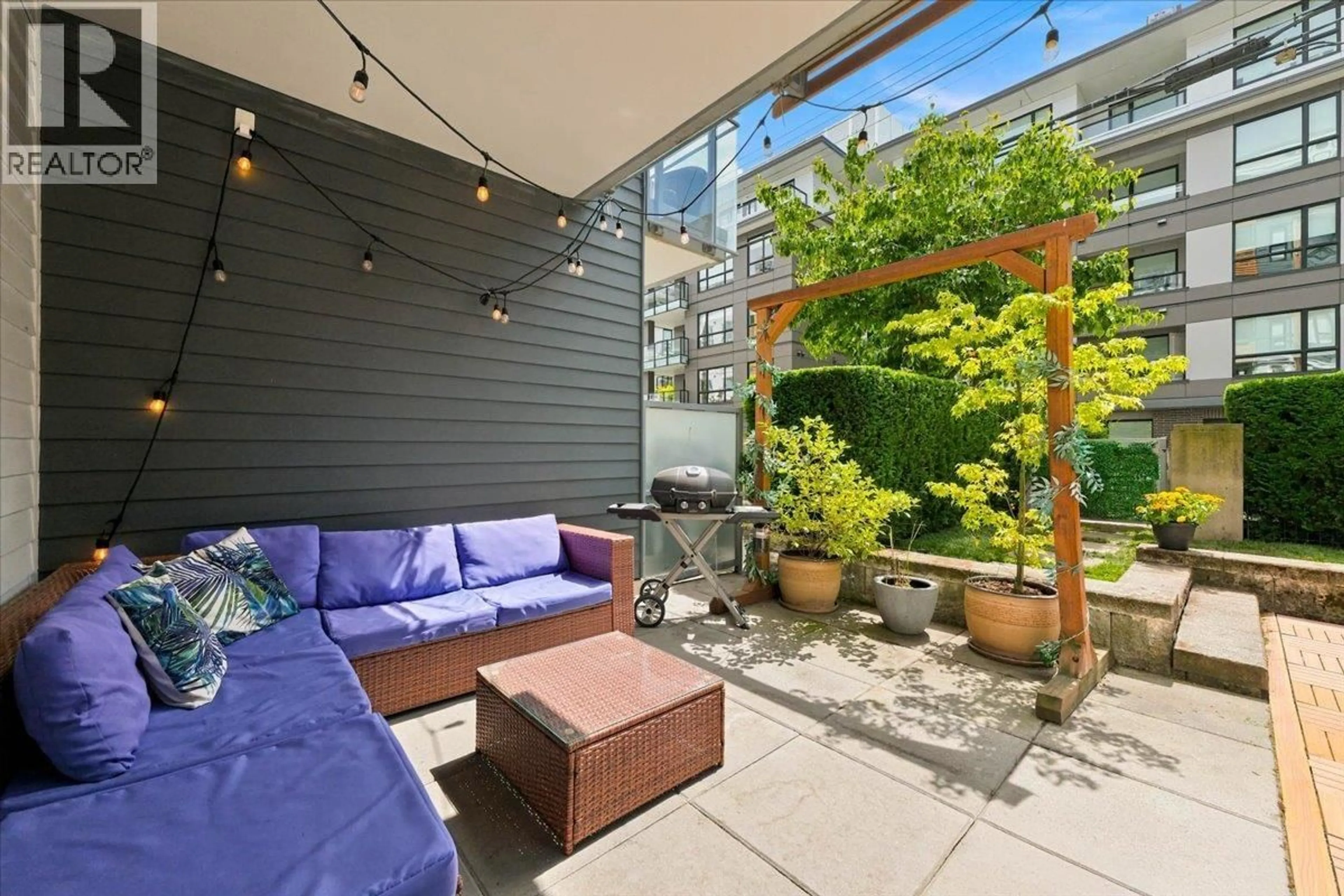 Patio, street for 3 - 221 3 STREET, North Vancouver British Columbia V7L0C1