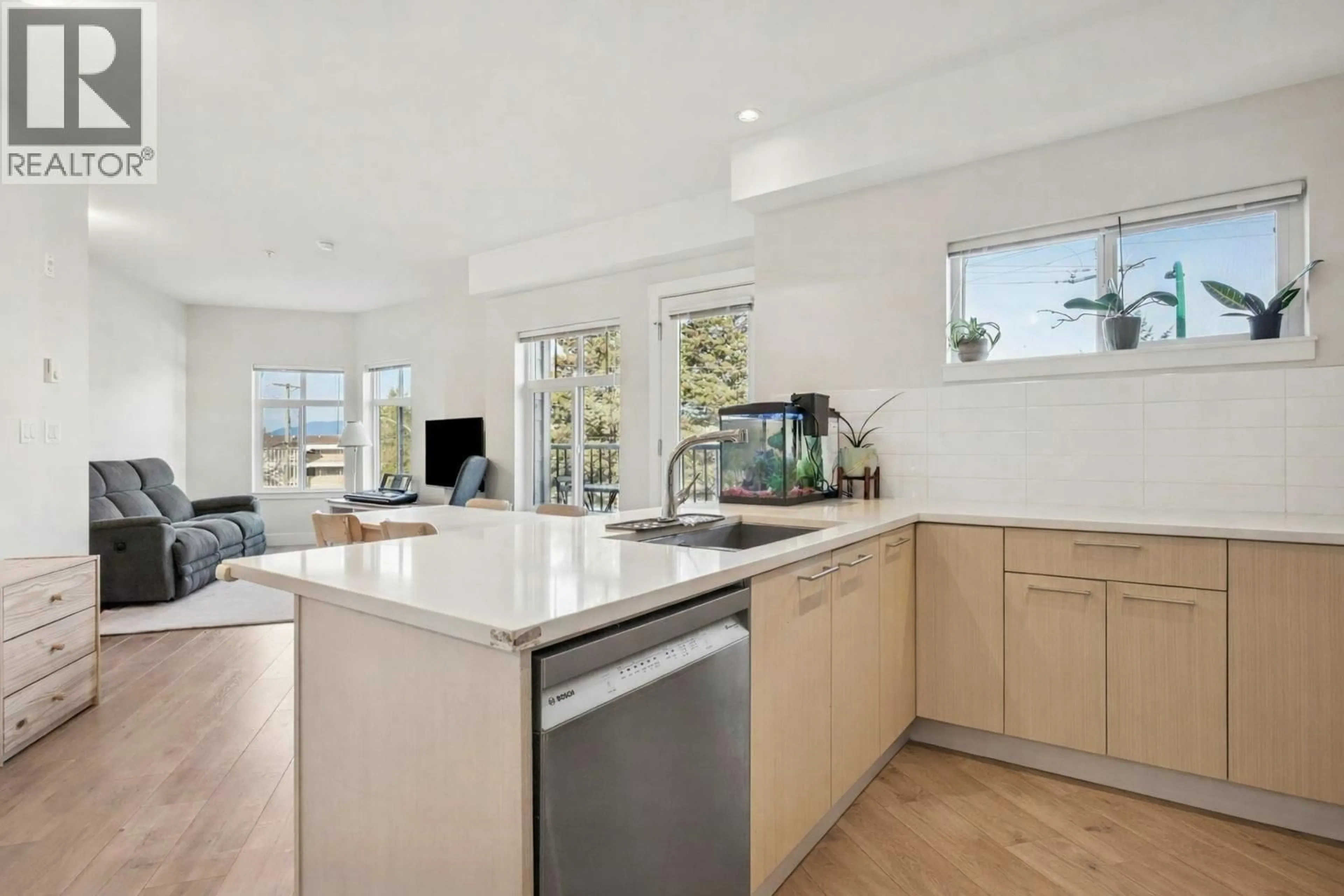 Contemporary kitchen, unknown for 205 - 7180 BARNET ROAD, Burnaby British Columbia V5A1C8