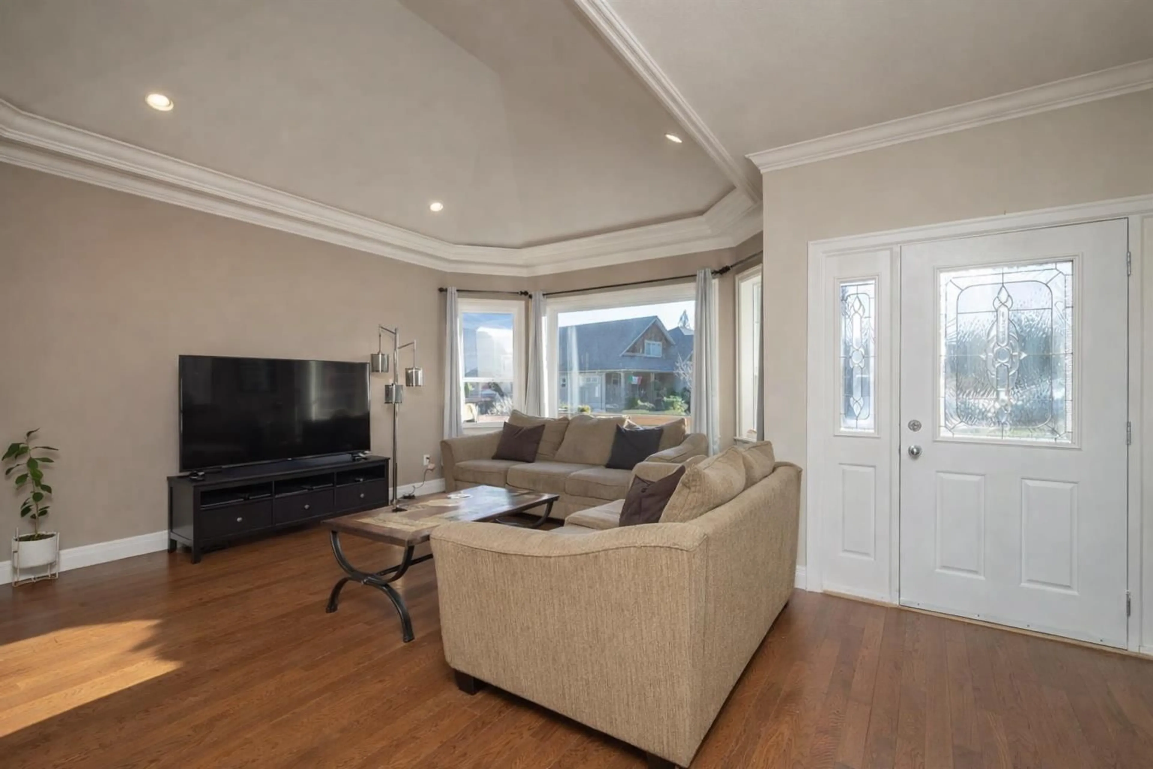 Living room with furniture, wood/laminate floor for 2 - 14550 MORRIS VALLEY ROAD, Mission British Columbia V0M1A1