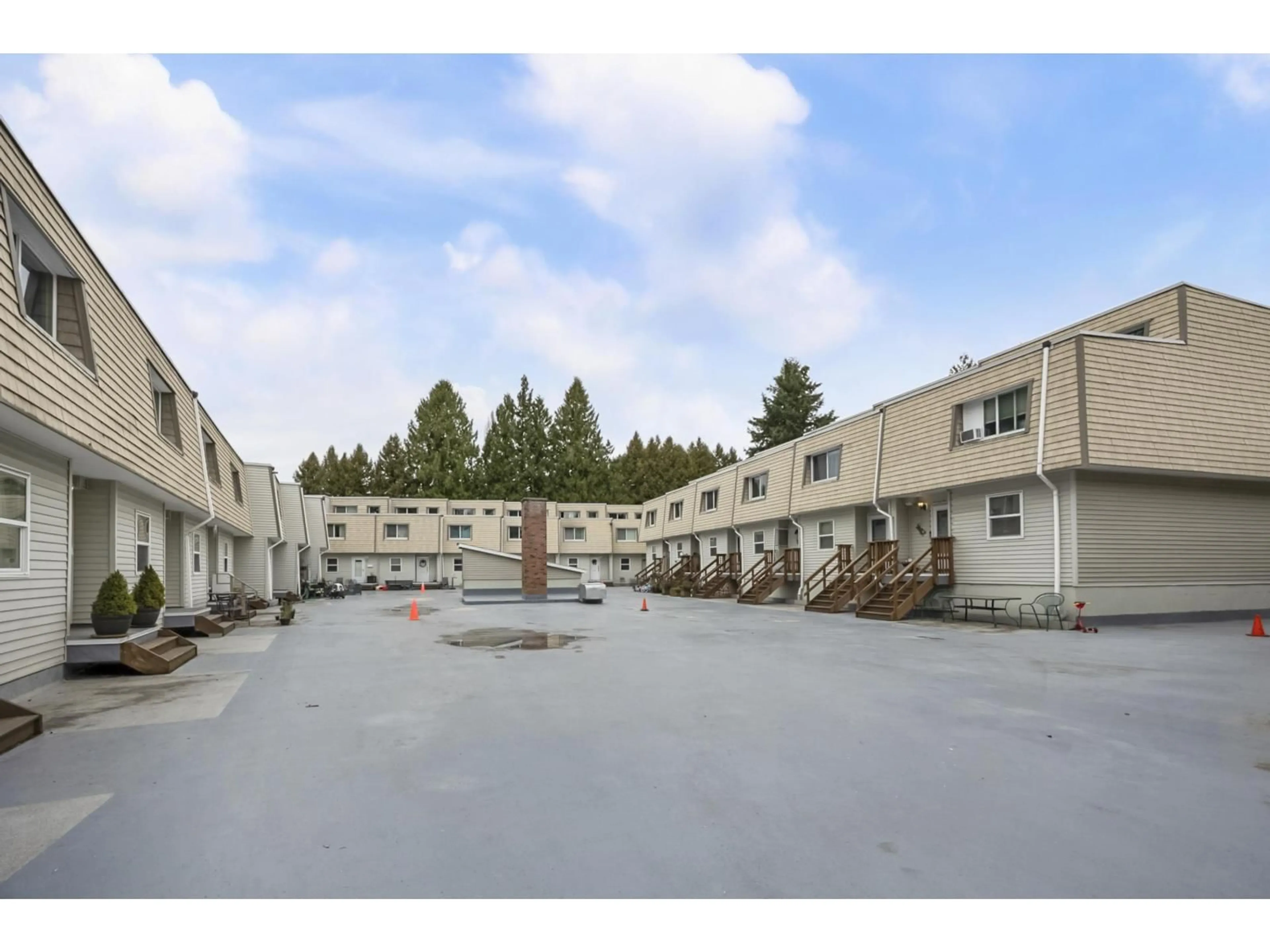 Patio, mountain view for 17 - 33293 BOURQUIN CRESCENT EAST, Abbotsford British Columbia V2S1Y2