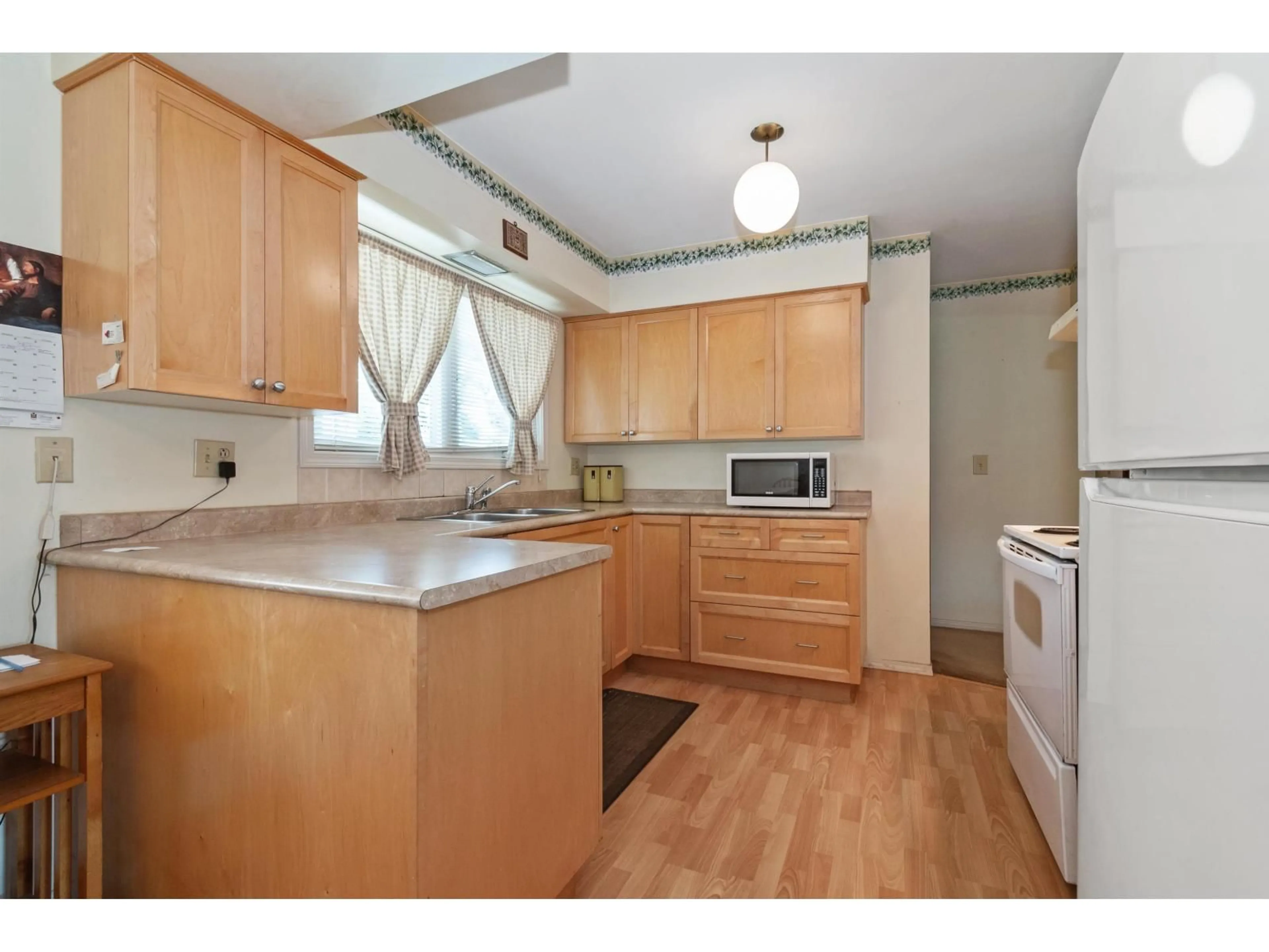 Standard kitchen, wood/laminate floor for 9521 PAULA CRESCENT, Chilliwack British Columbia V2P6H1