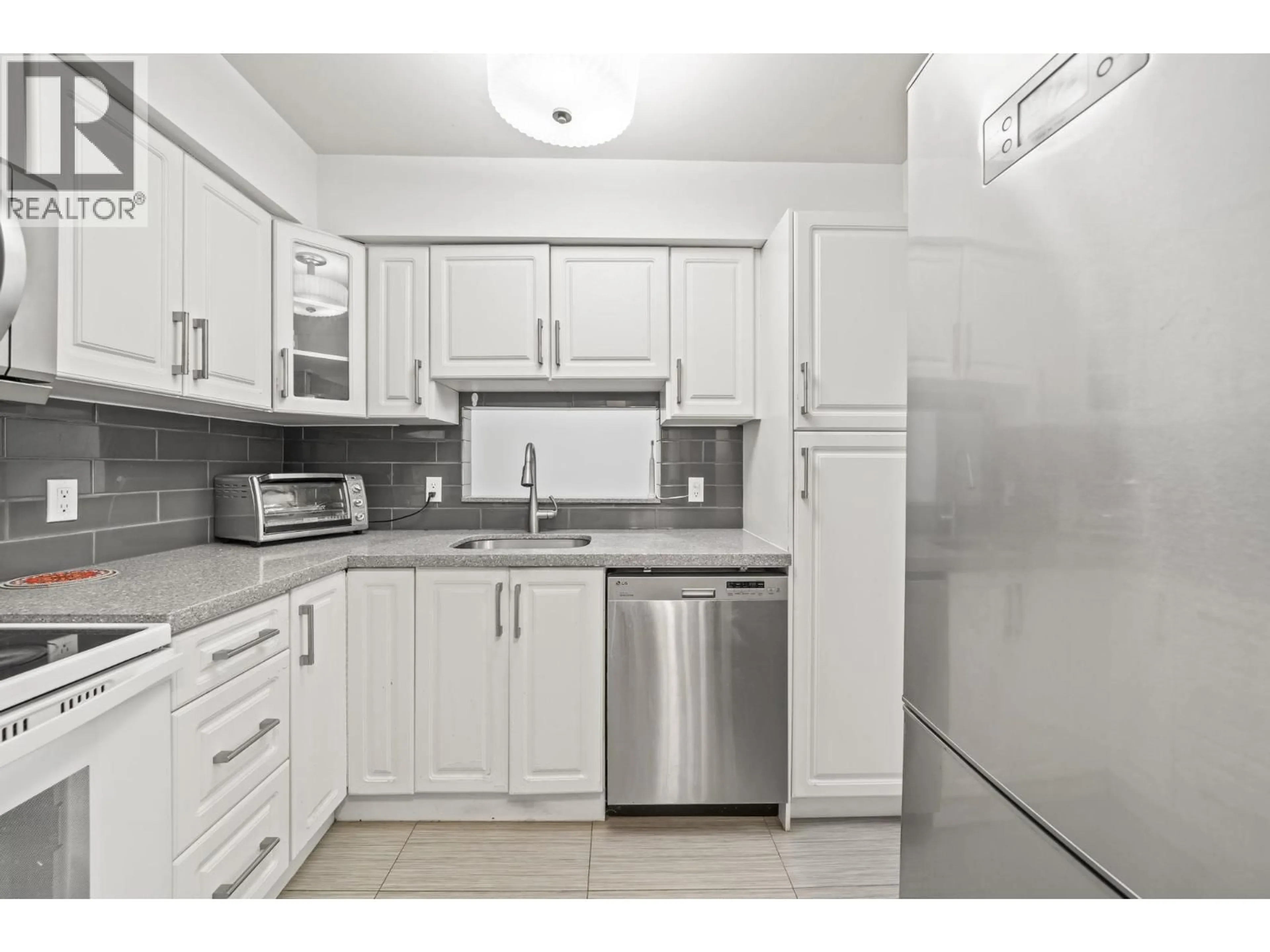 Standard kitchen, unknown for 204 - 3883 LAUREL STREET, Burnaby British Columbia V5G4M8