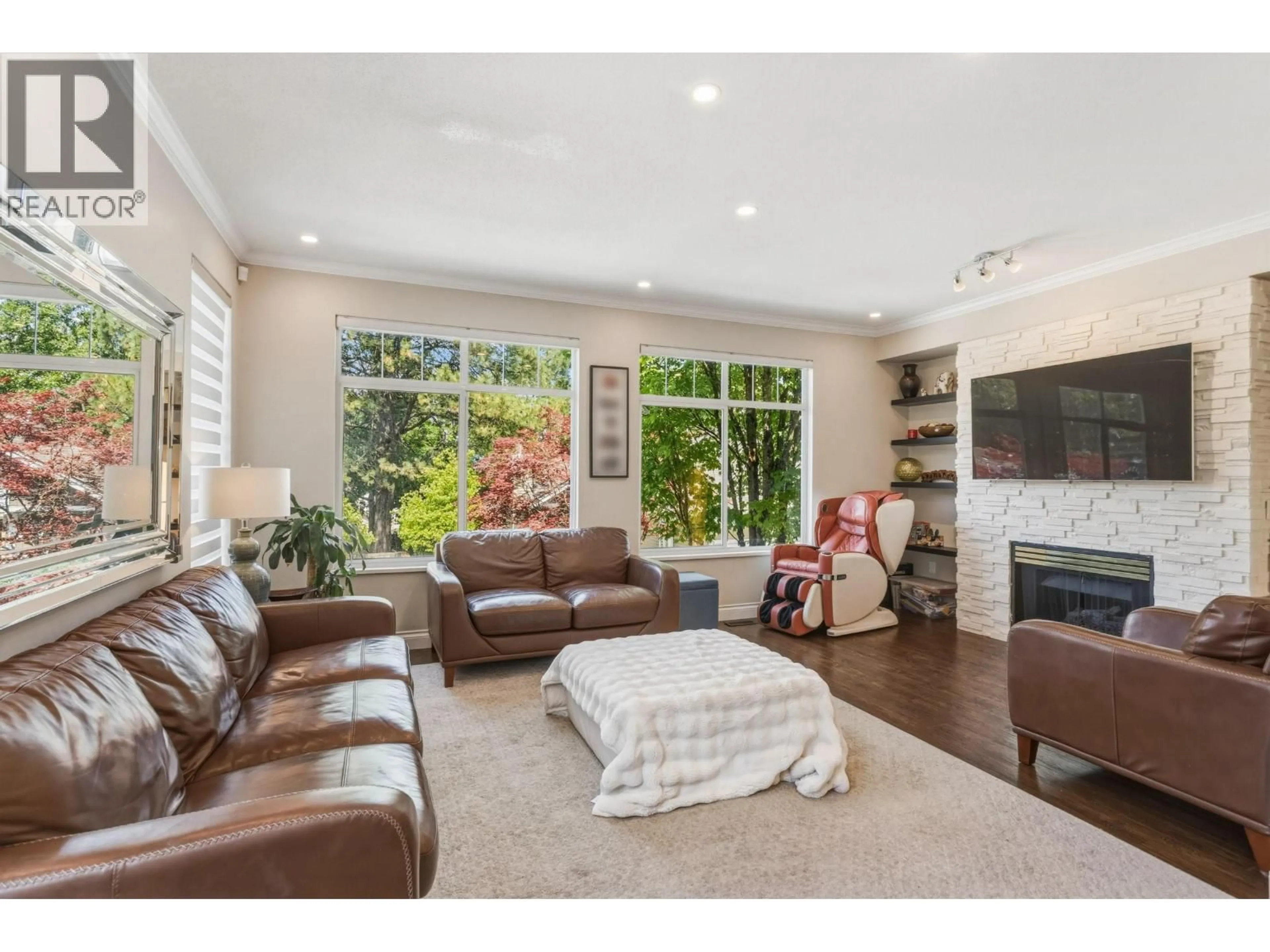 Living room with furniture, unknown for 19 - 5240 OAKMOUNT CRESCENT, Burnaby British Columbia V5H4S1