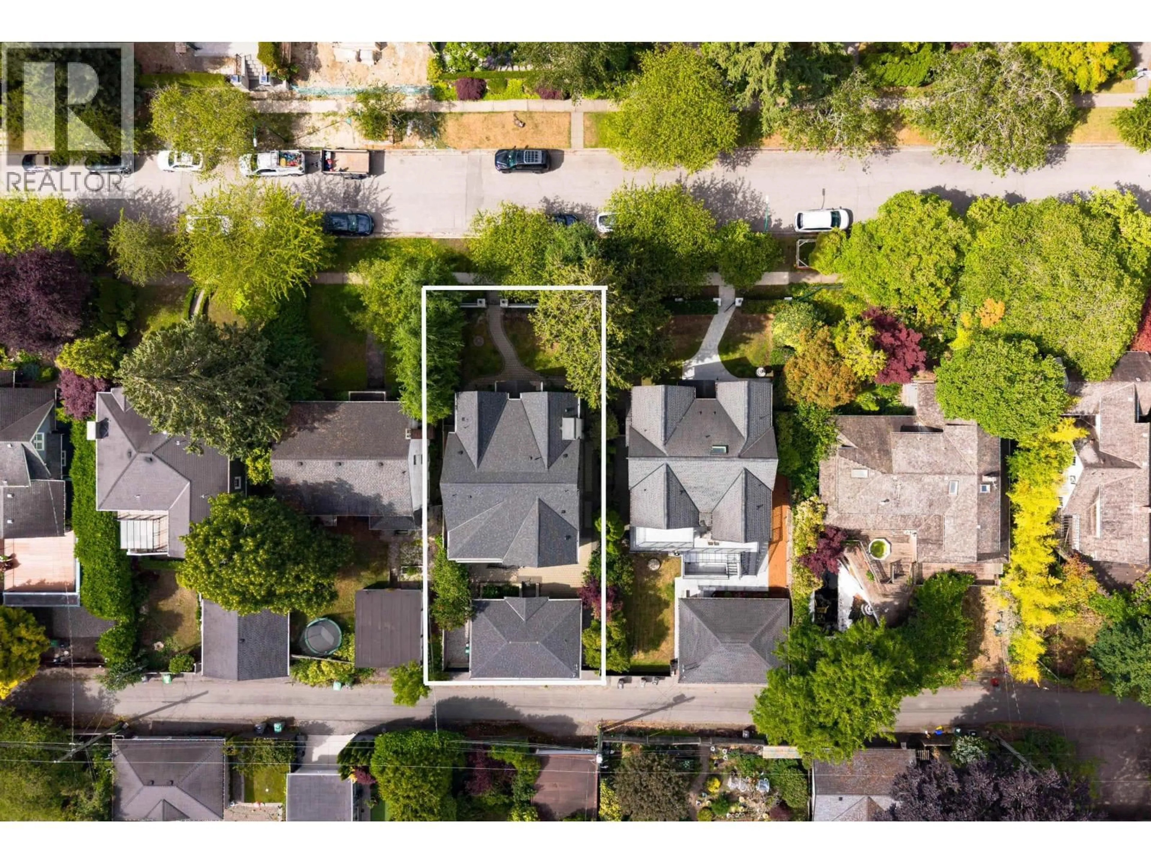 A pic from outside/outdoor area/front of a property/back of a property/a pic from drone, street for 3058 44TH AVENUE, Vancouver British Columbia V6N3K6