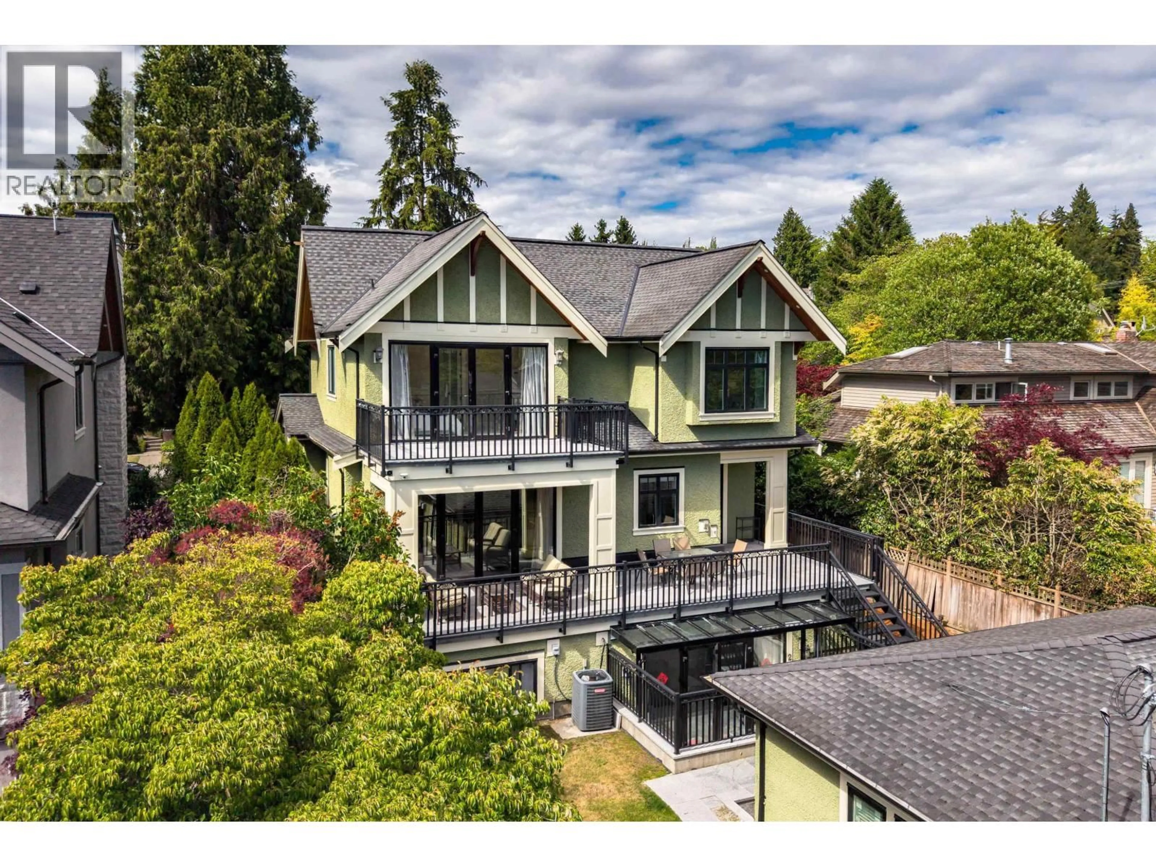 A pic from outside/outdoor area/front of a property/back of a property/a pic from drone, unknown for 3058 44TH AVENUE, Vancouver British Columbia V6N3K6