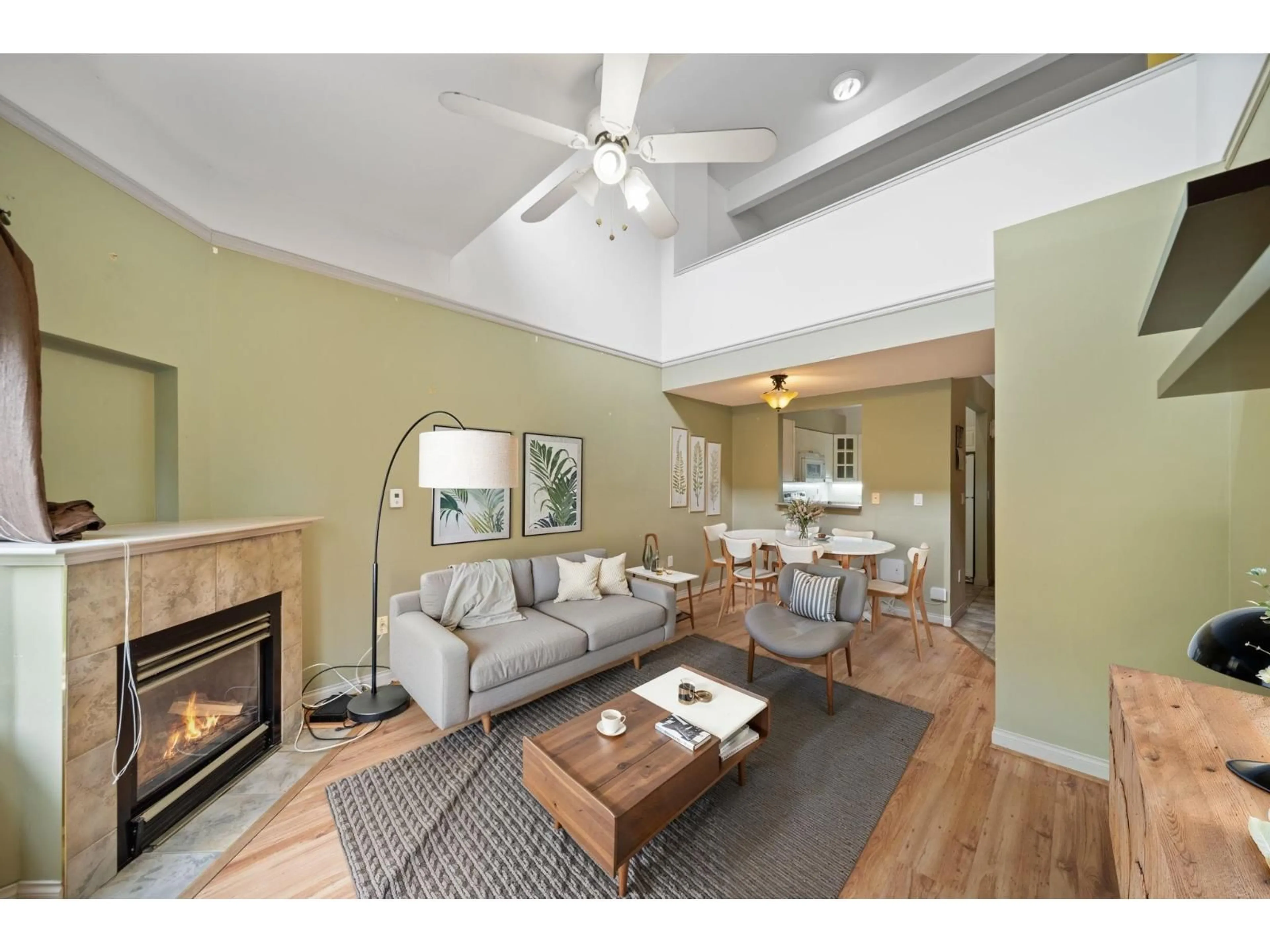 Living room with furniture, wood/laminate floor for 410 - 14377 103 AVENUE, Surrey British Columbia V3T5V5