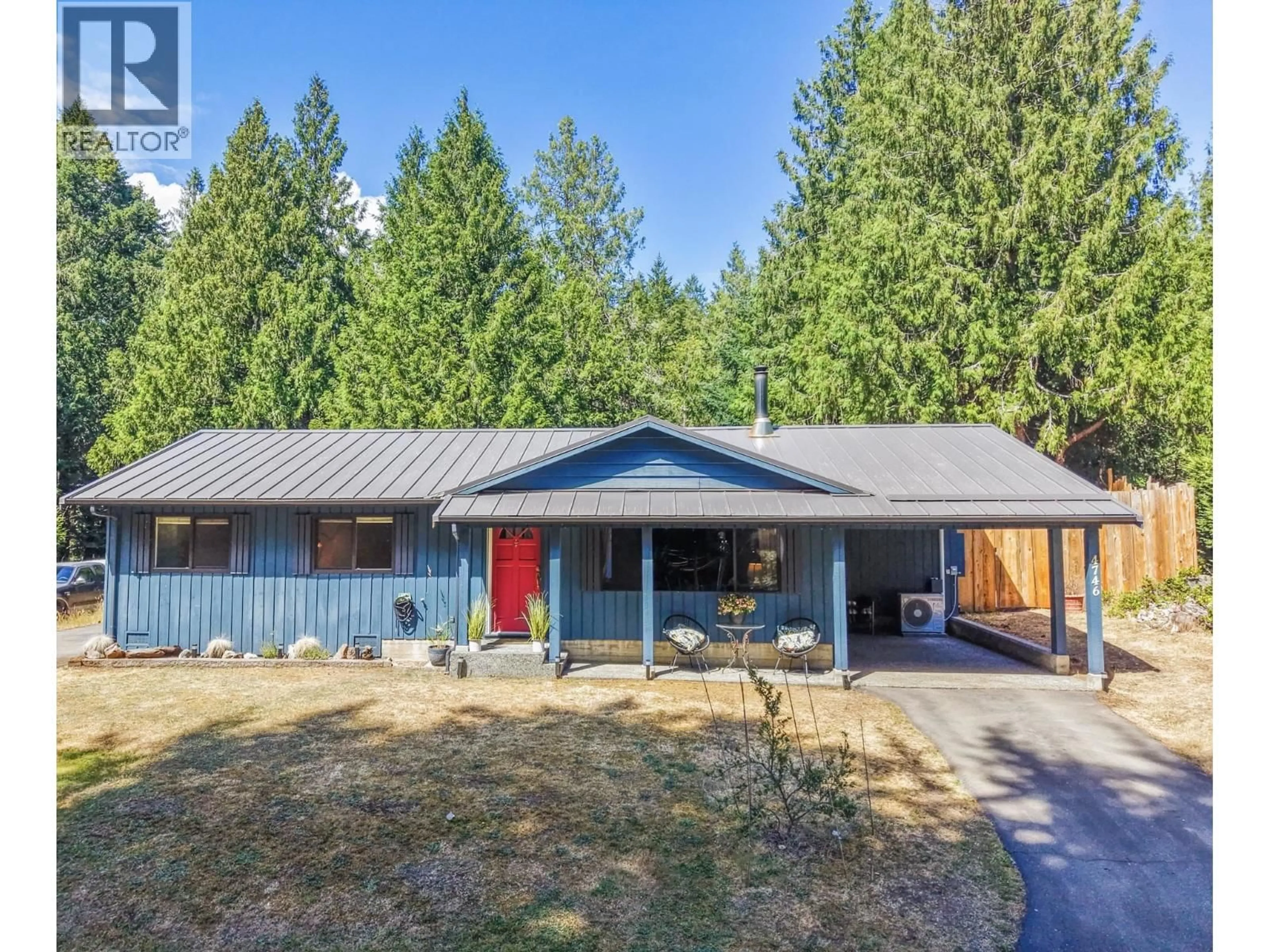 A pic from outside/outdoor area/front of a property/back of a property/a pic from drone, street for 4746 BOSUN WAY, Pender Island British Columbia V0N2M0