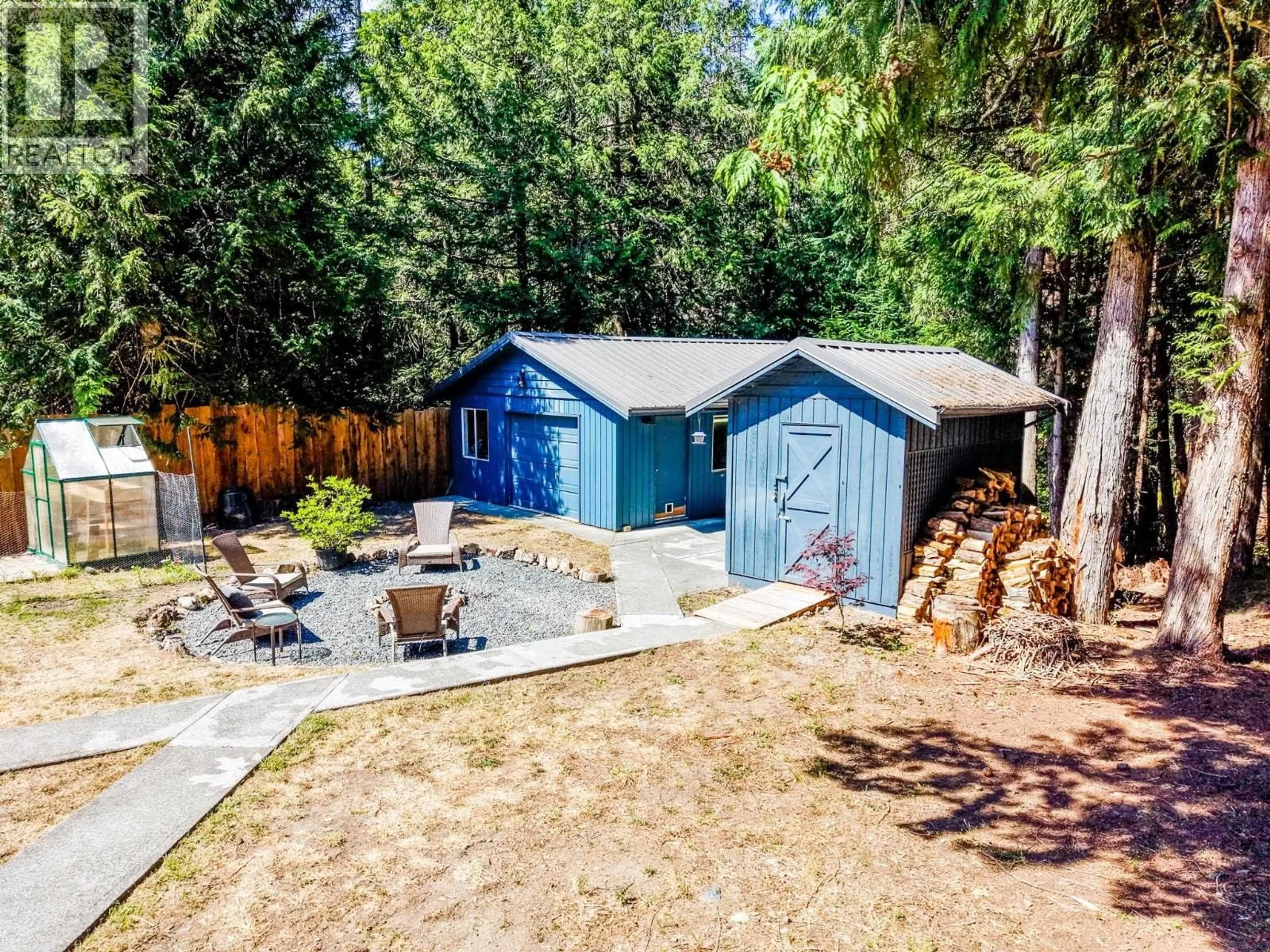 A pic from outside/outdoor area/front of a property/back of a property/a pic from drone, unknown for 4746 BOSUN WAY, Pender Island British Columbia V0N2M0