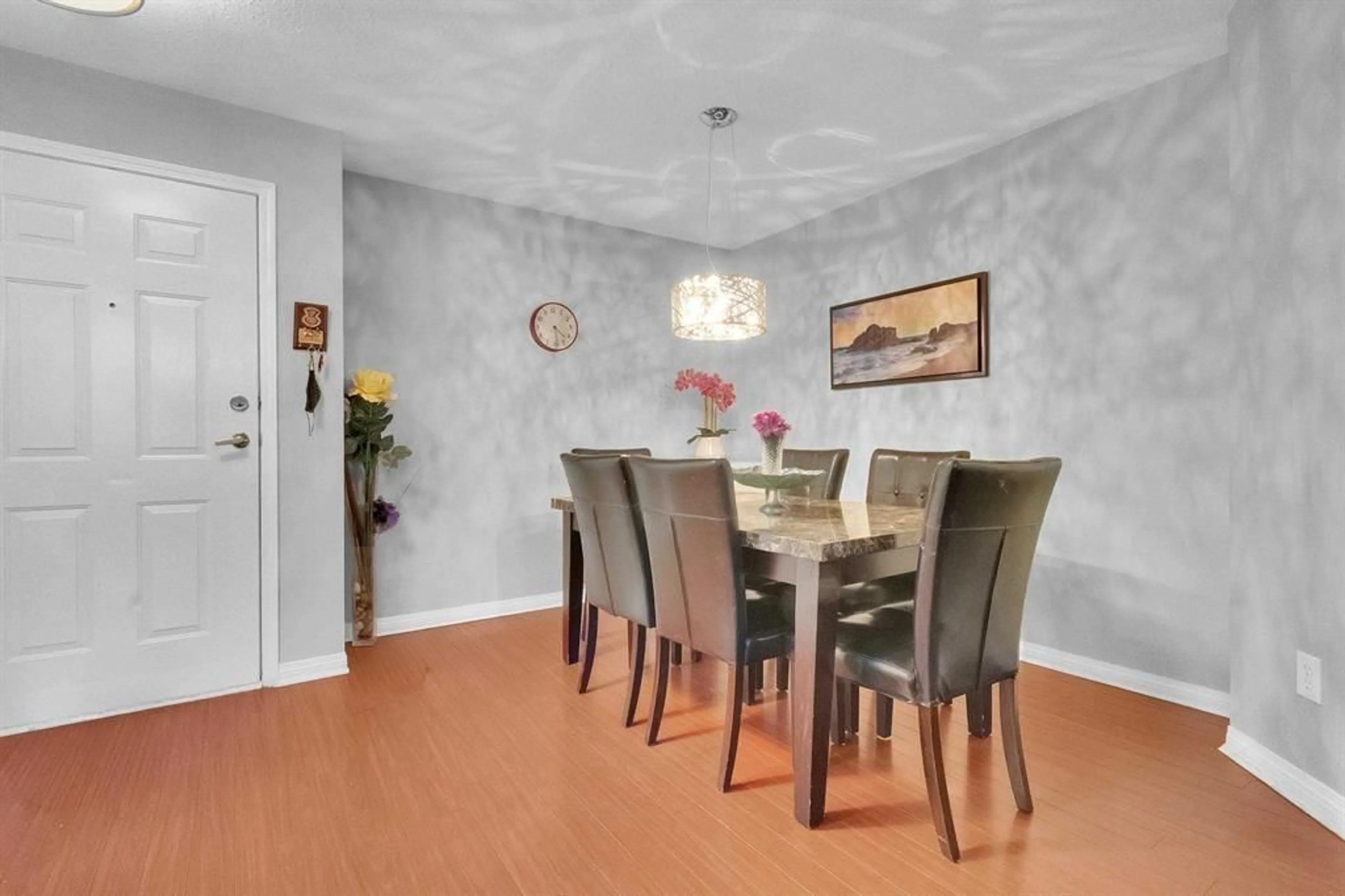 Dining room, wood/laminate floor for 314 - 7151 121 STREET, Surrey British Columbia V3W0E7