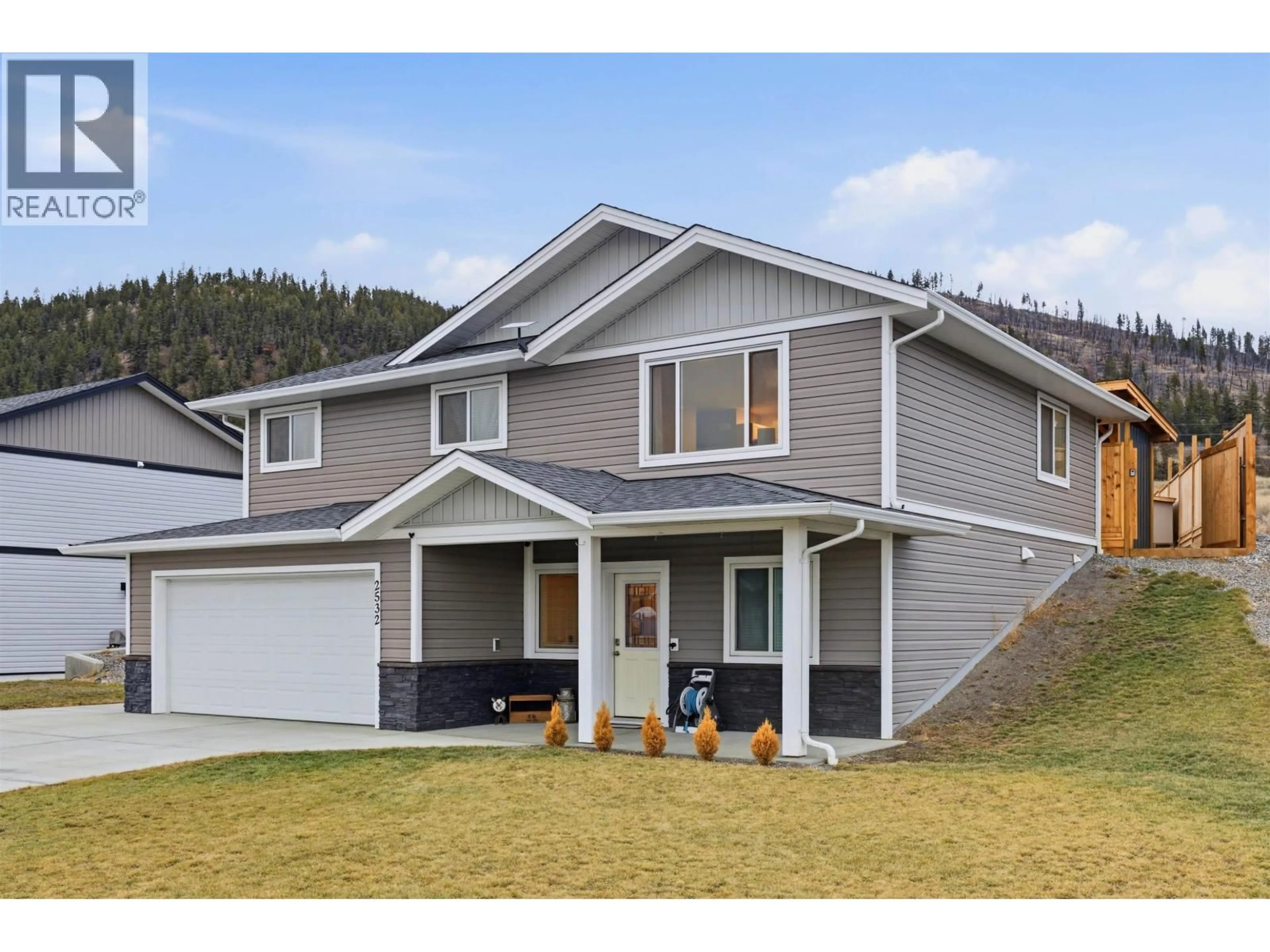 Home with vinyl exterior material, mountain view for 2532 GOPHER DRIVE, Williams Lake British Columbia V2G5H3
