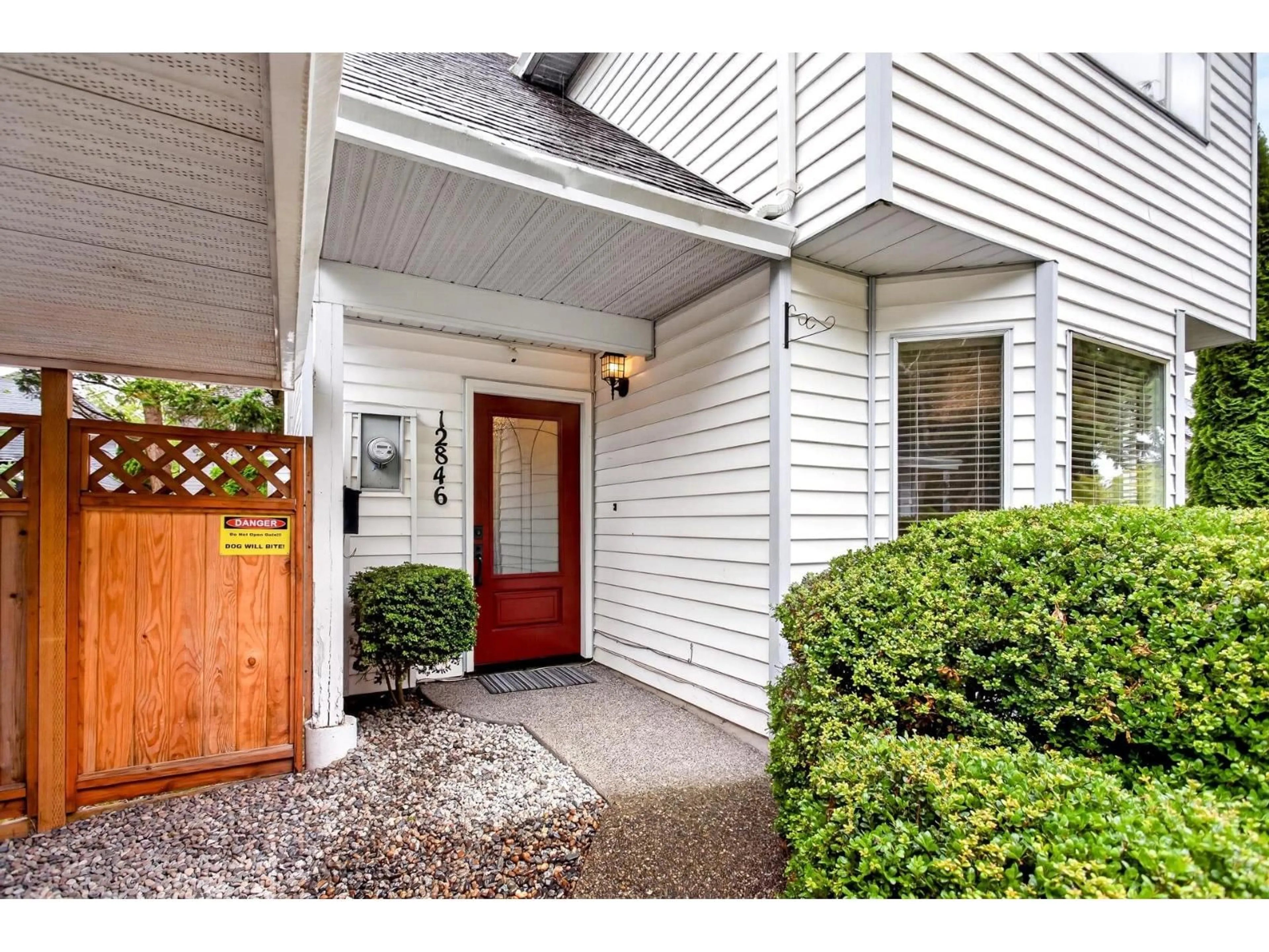Indoor entryway for 12846 73 AVENUE, Surrey British Columbia V3W9C1