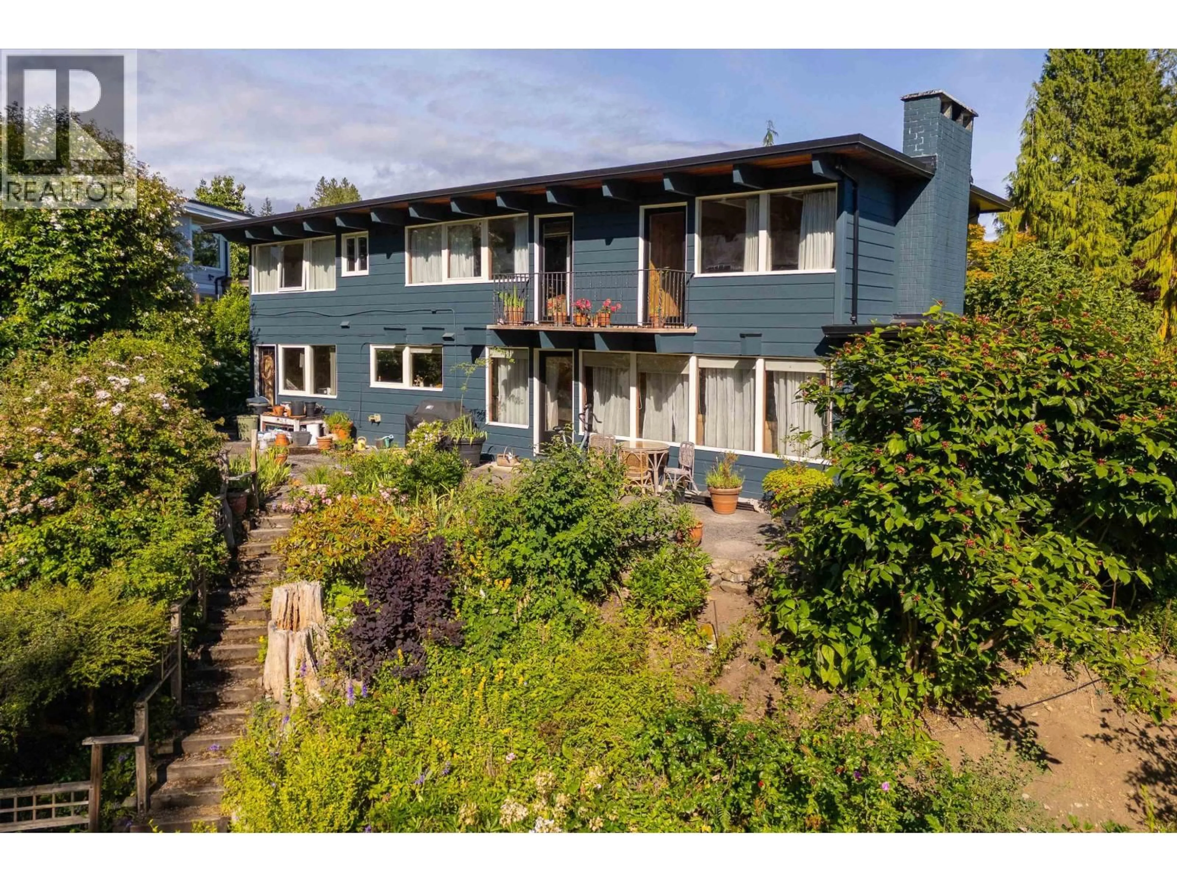 A pic from outside/outdoor area/front of a property/back of a property/a pic from drone, unknown for 1764 OTTAWA PLACE, West Vancouver British Columbia V7V2T7